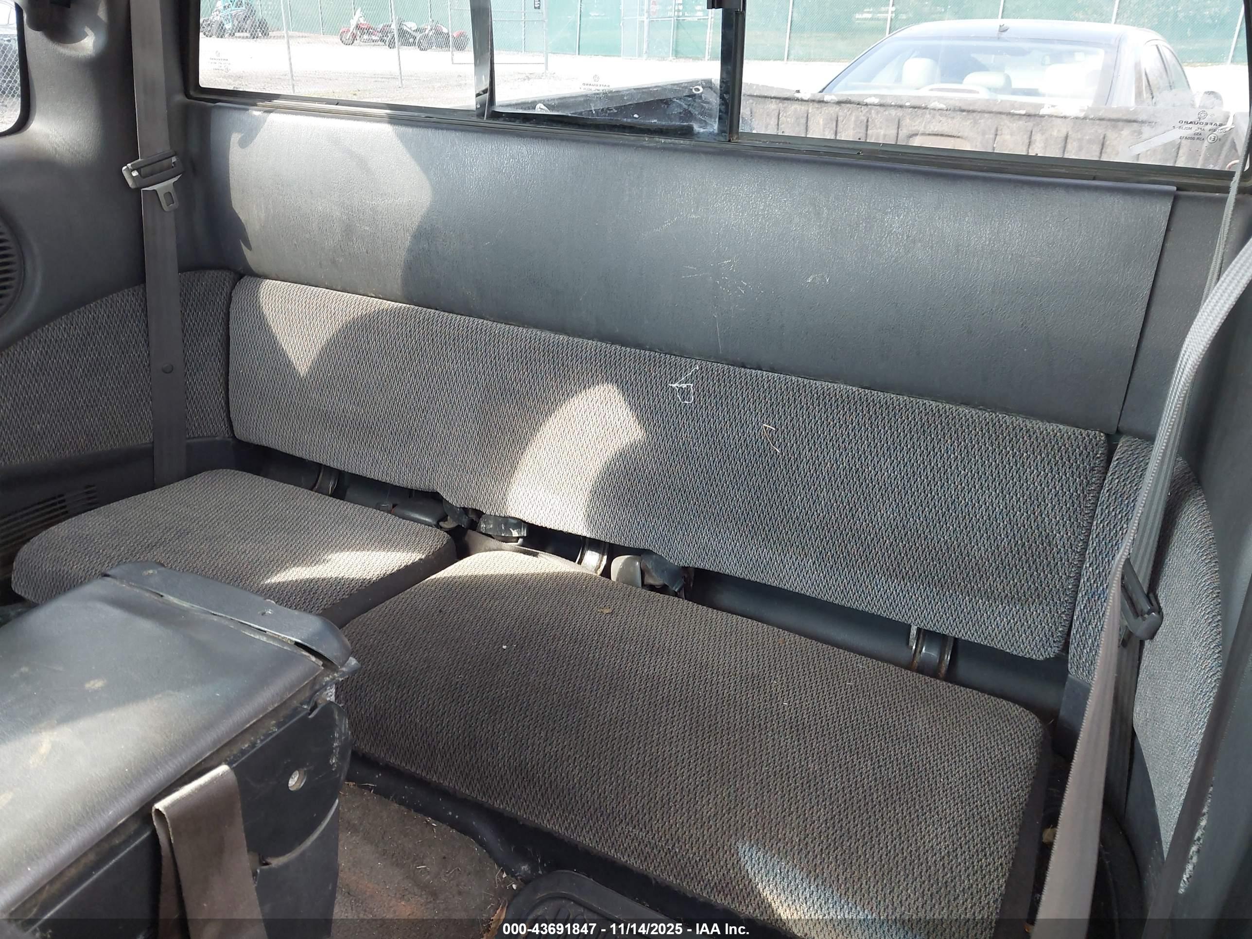 DODGE DAKOTA image 8