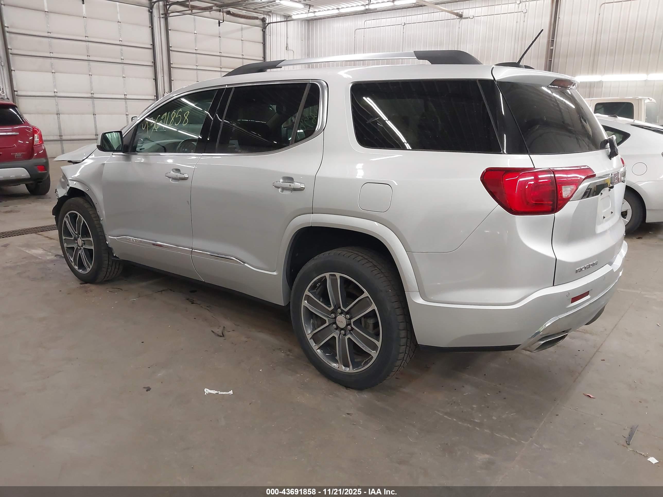GMC ACADIA image 3