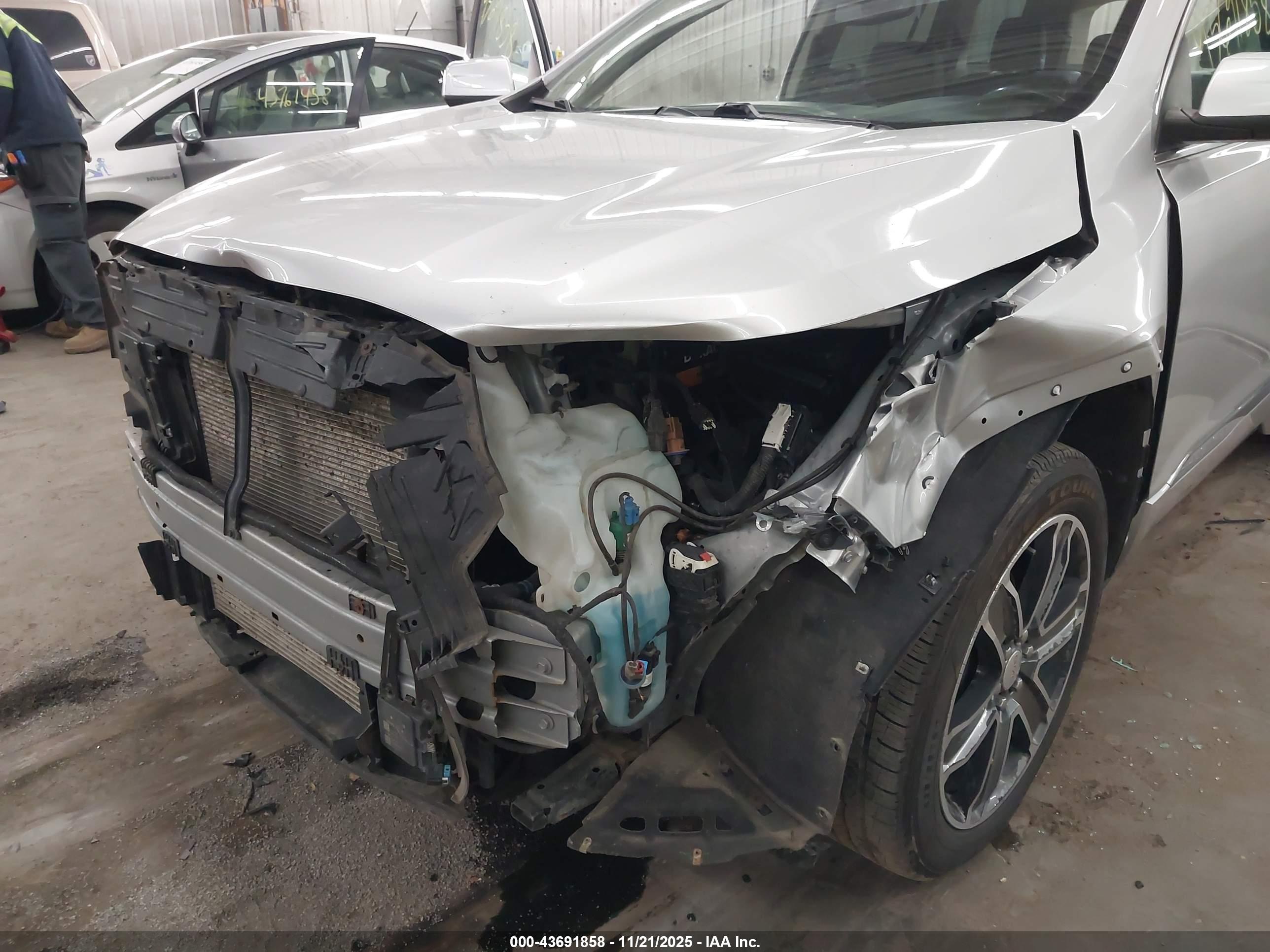 GMC ACADIA image 6