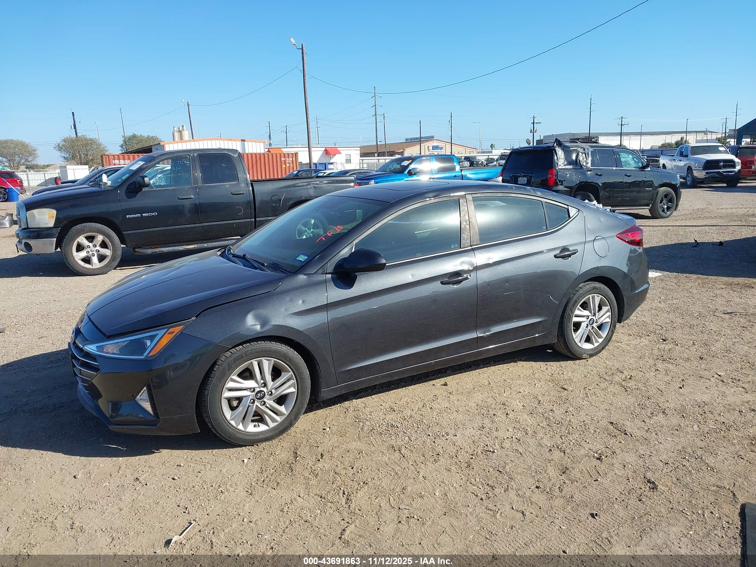 HYUNDAI ELANTRA image 2