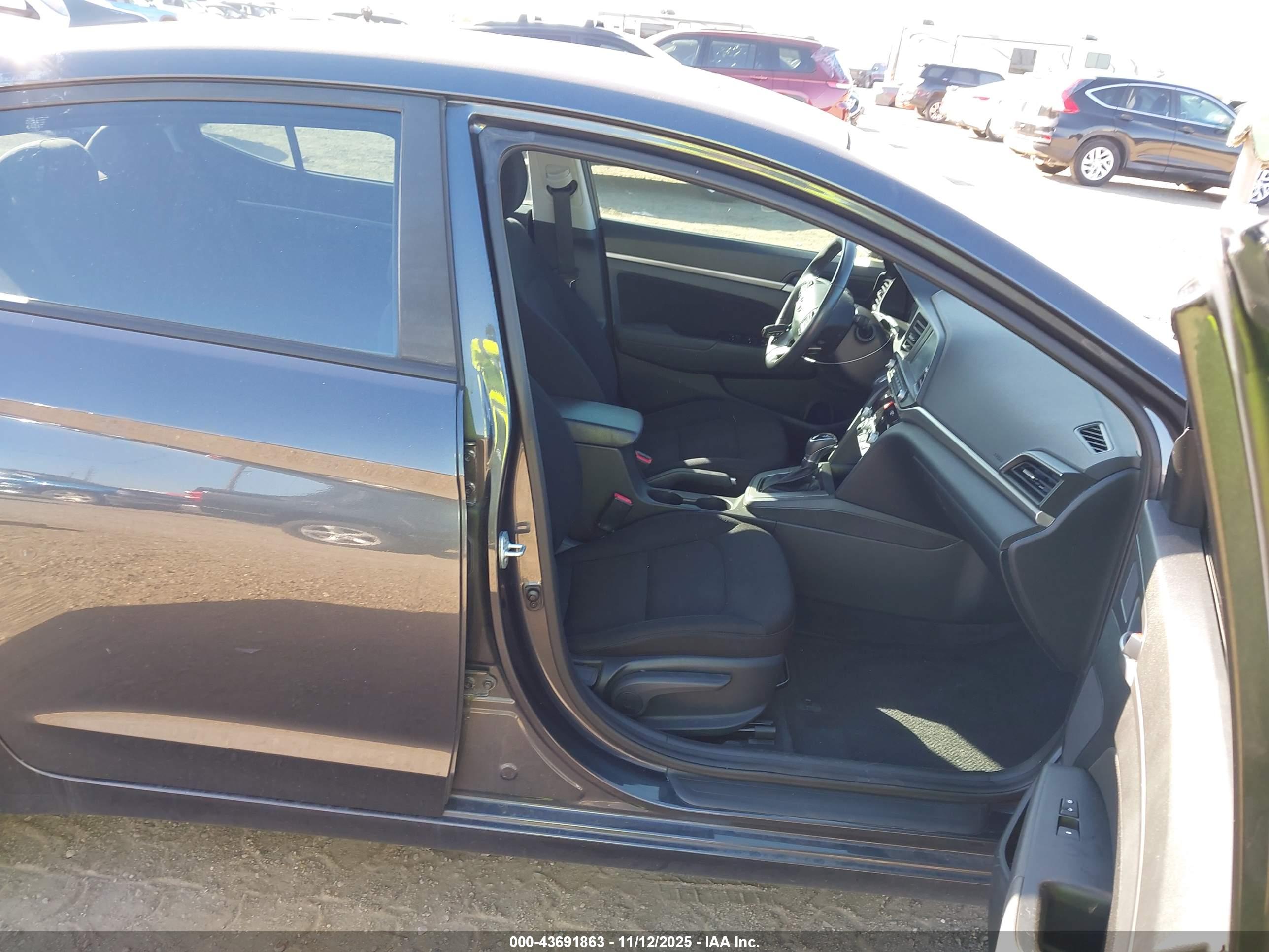 HYUNDAI ELANTRA image 5