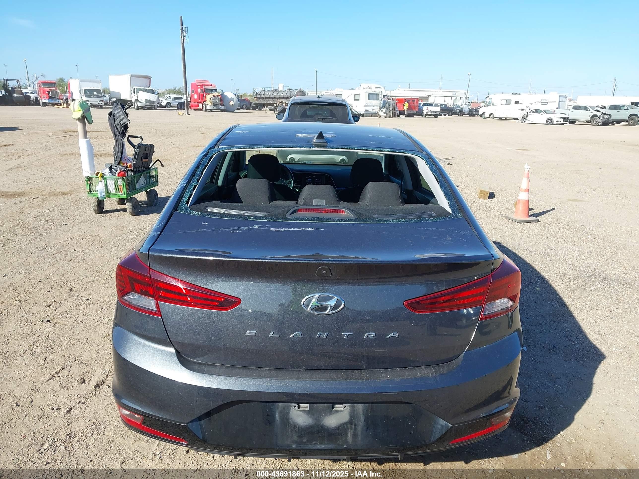 HYUNDAI ELANTRA image 6