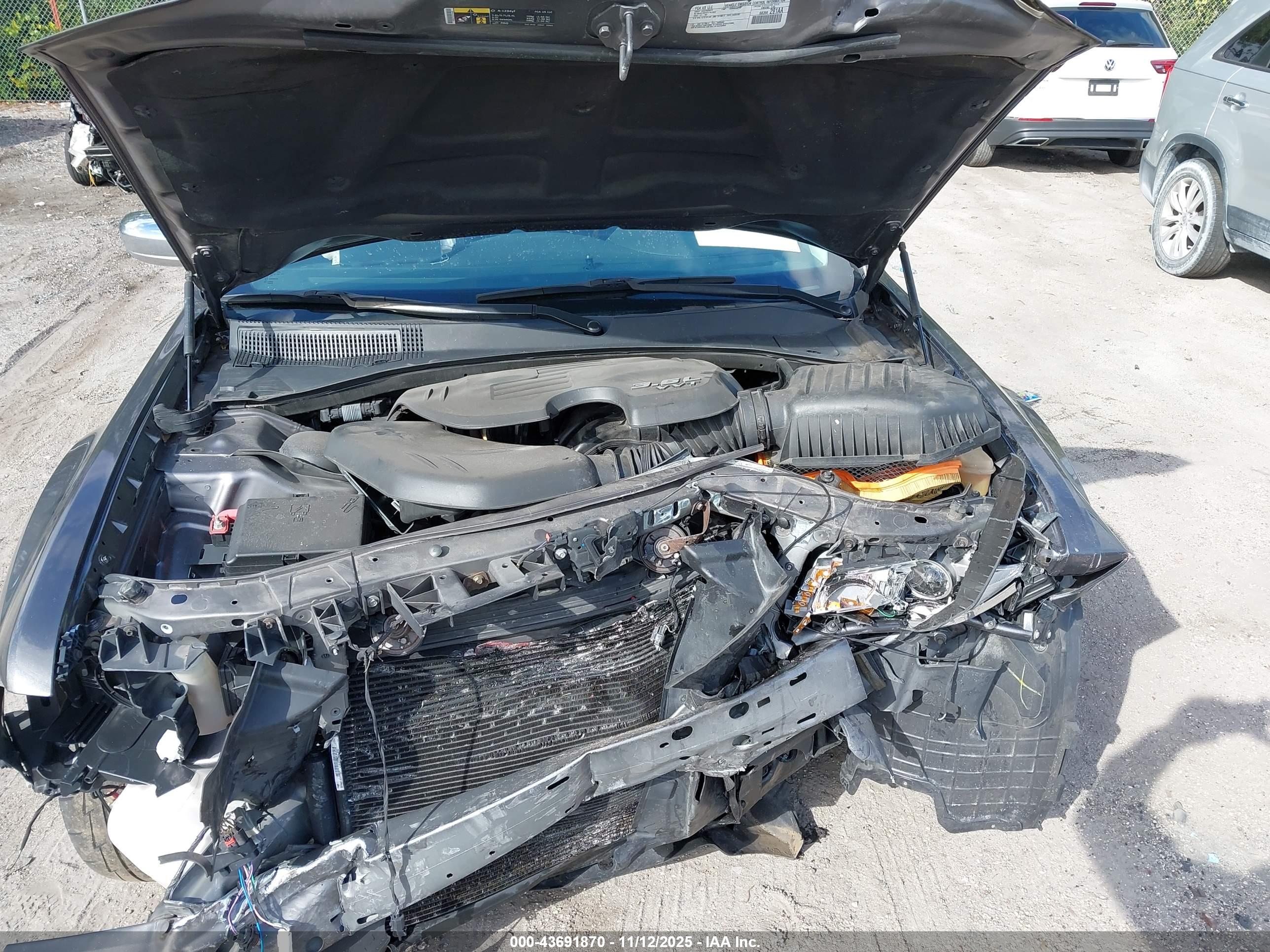 CHRYSLER 300 image 10