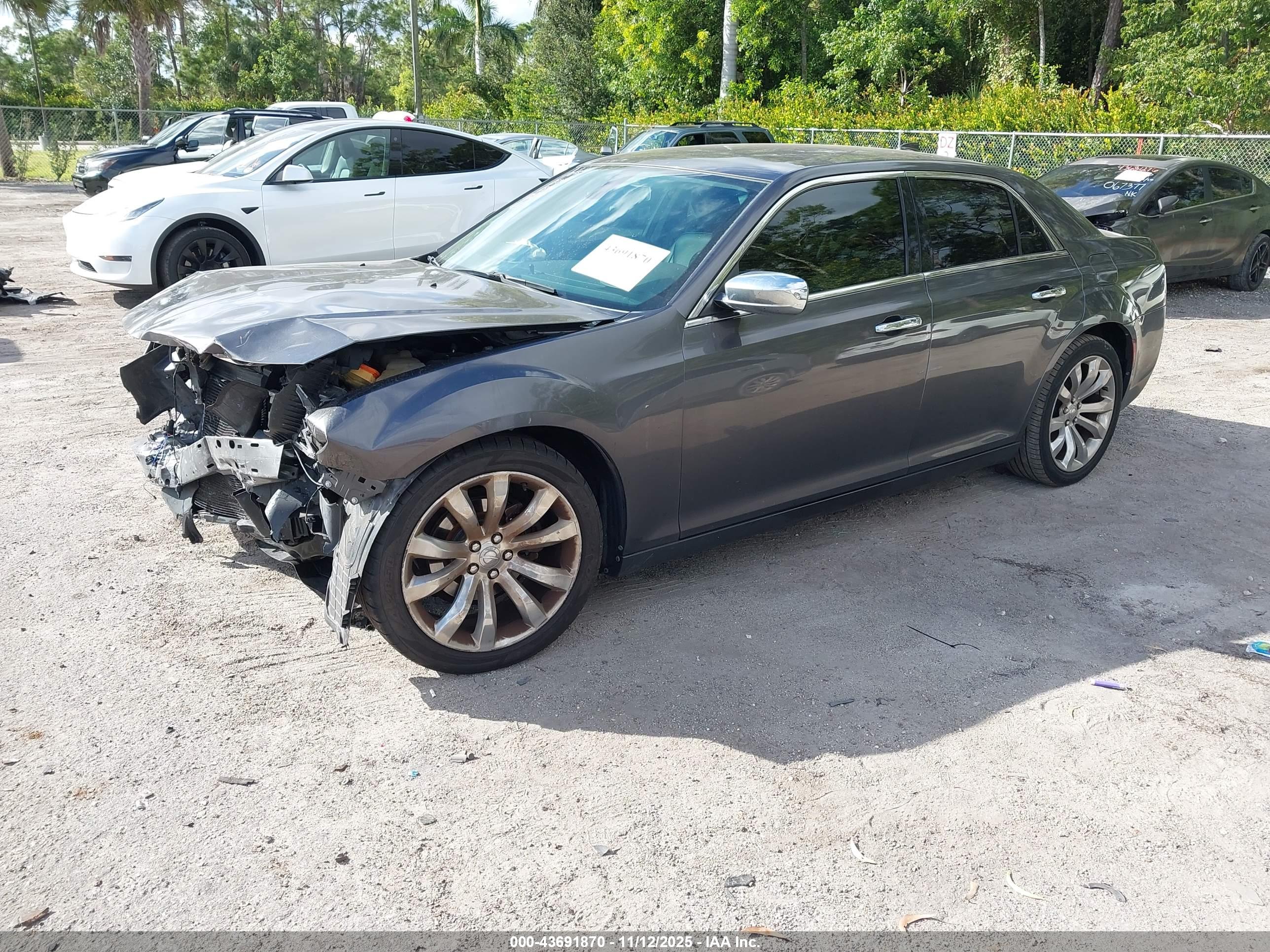CHRYSLER 300 image 2