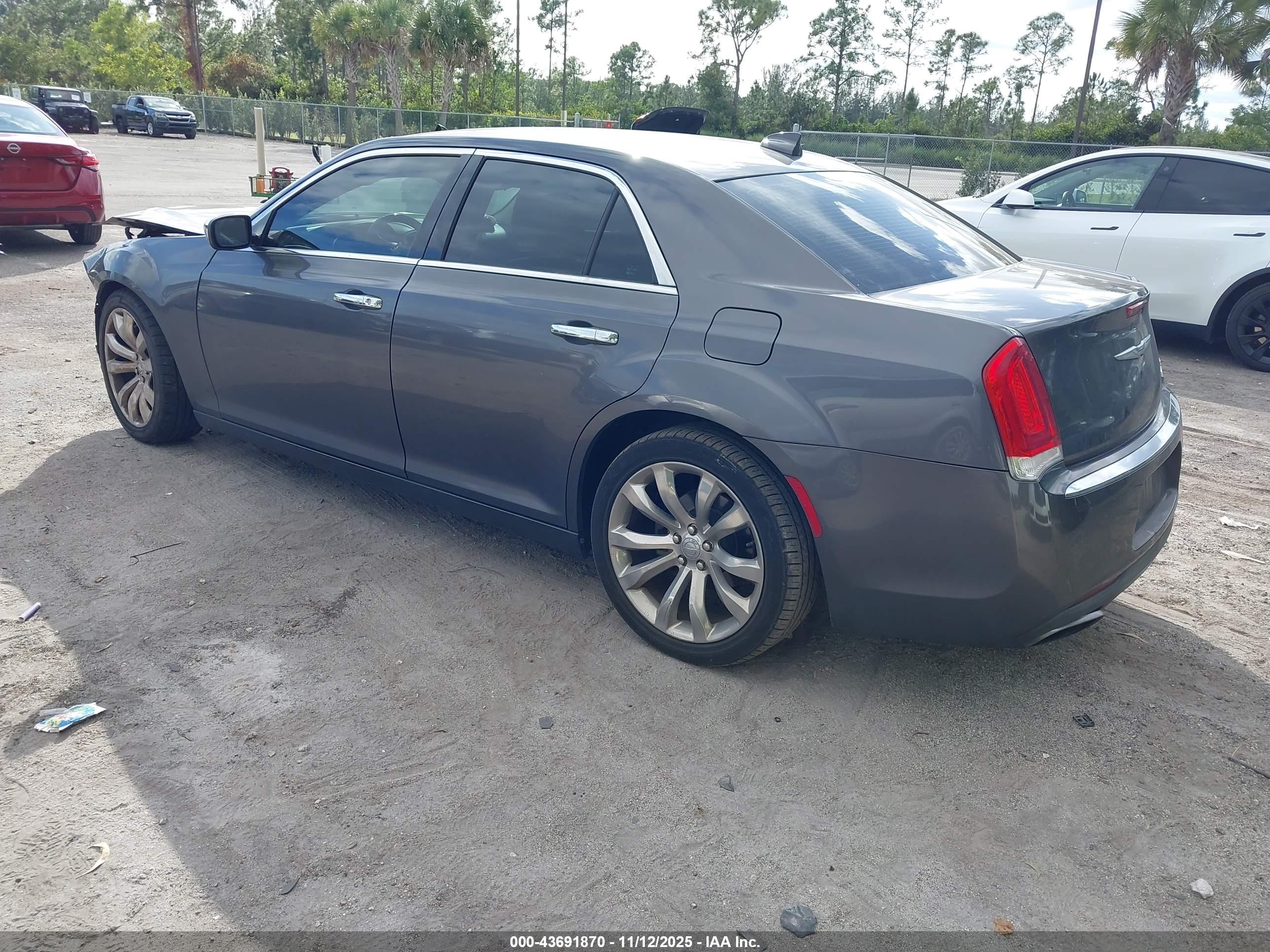 CHRYSLER 300 image 3