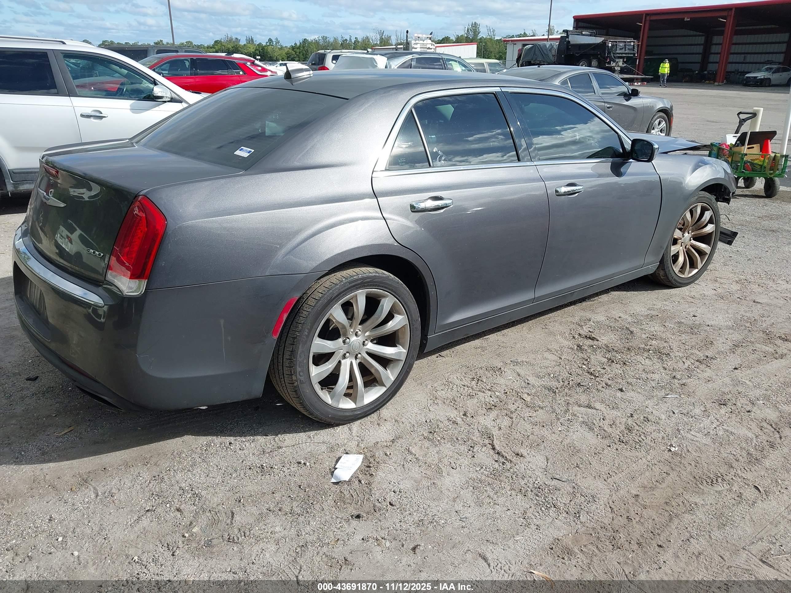 CHRYSLER 300 image 4
