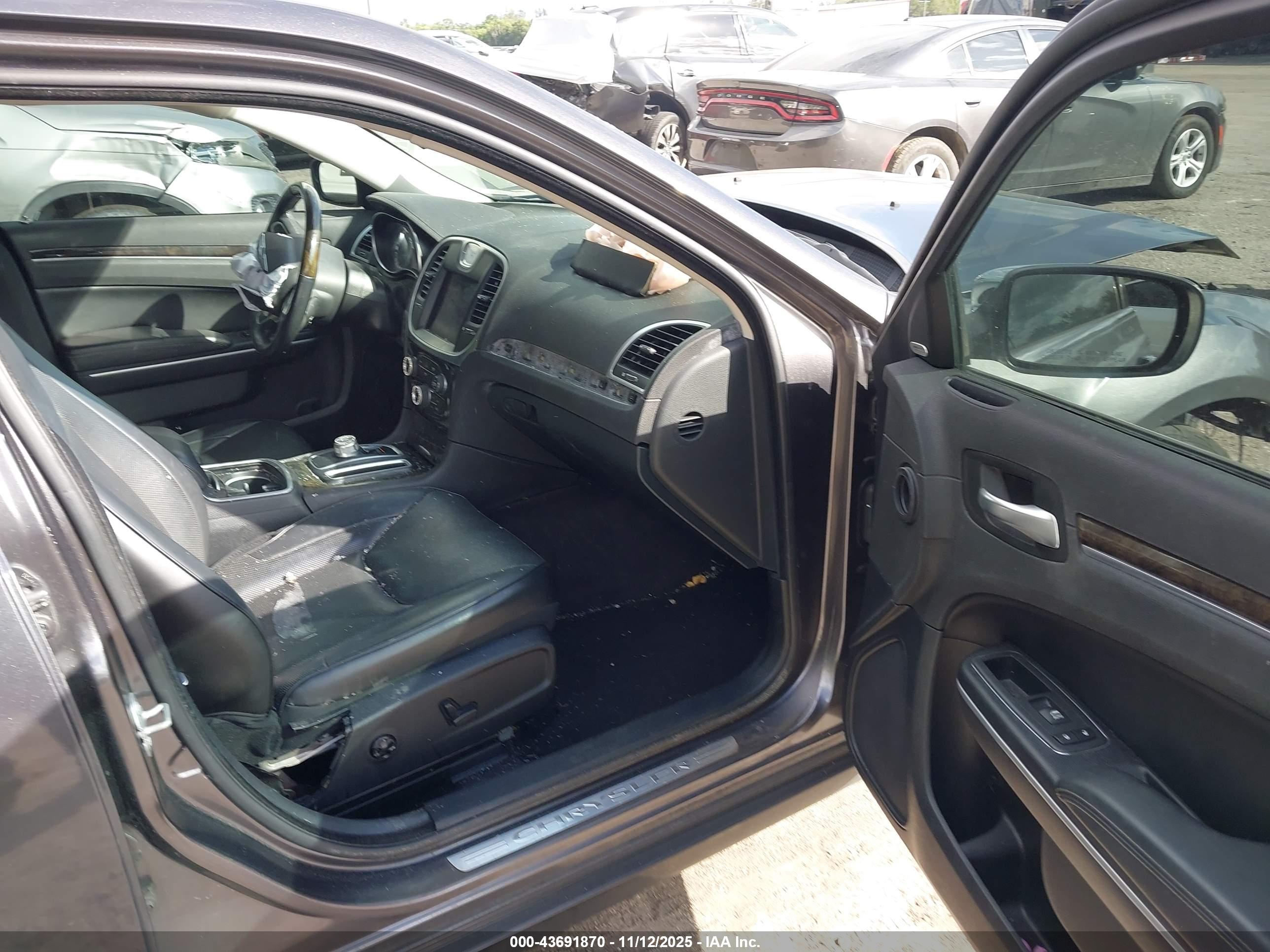 CHRYSLER 300 image 5