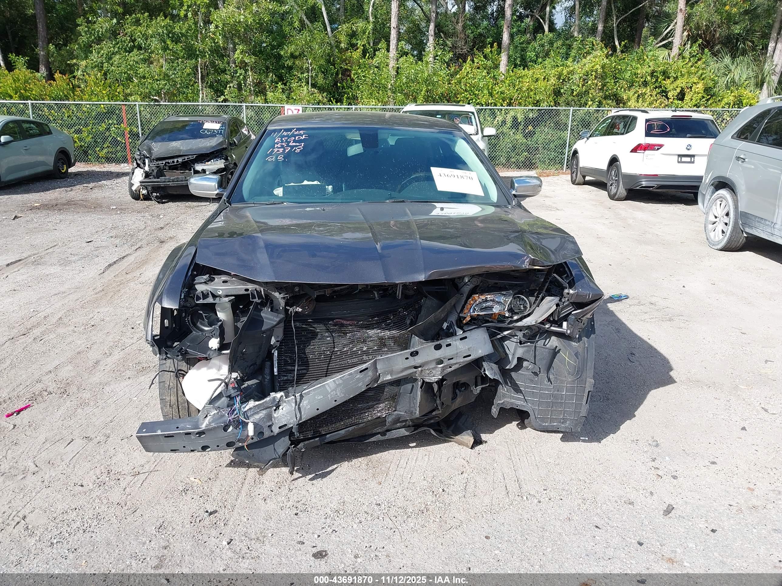 CHRYSLER 300 image 6