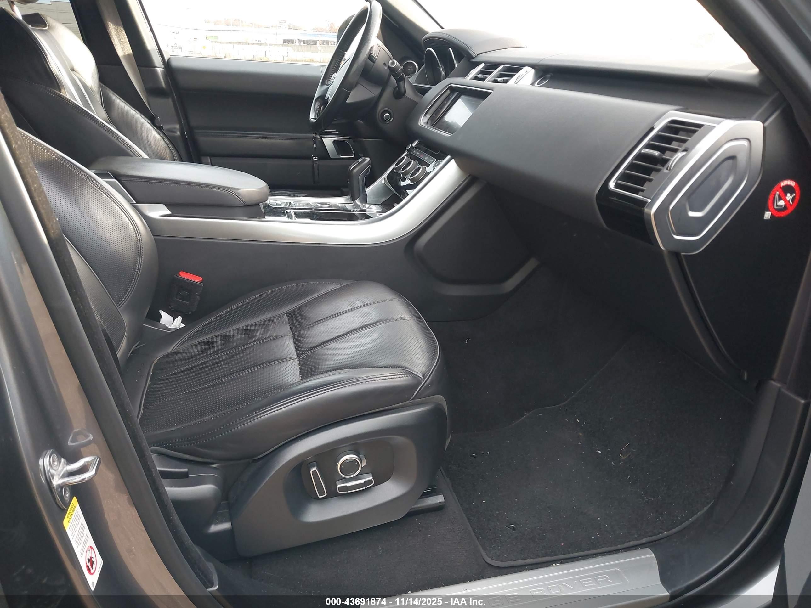 LAND ROVER image 5