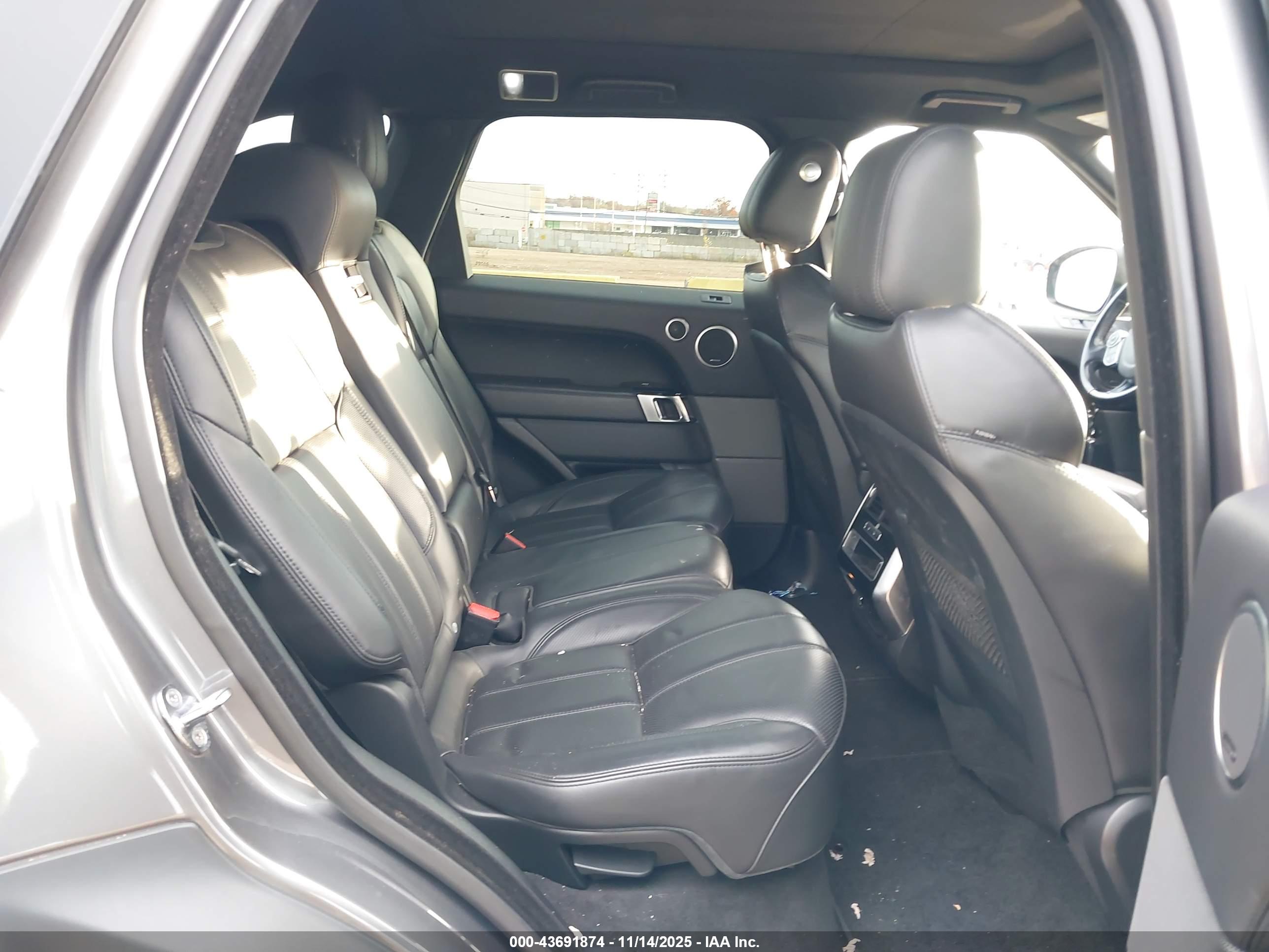 LAND ROVER image 8