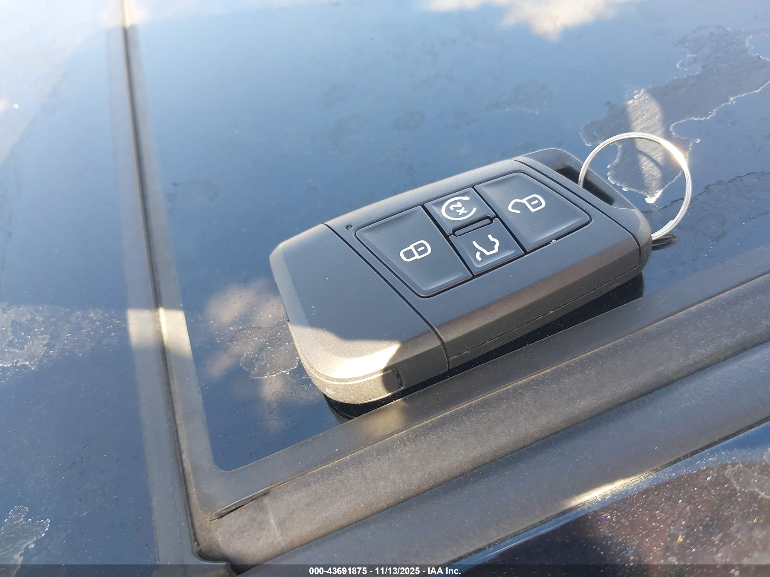 VOLKSWAGEN TAOS image 11