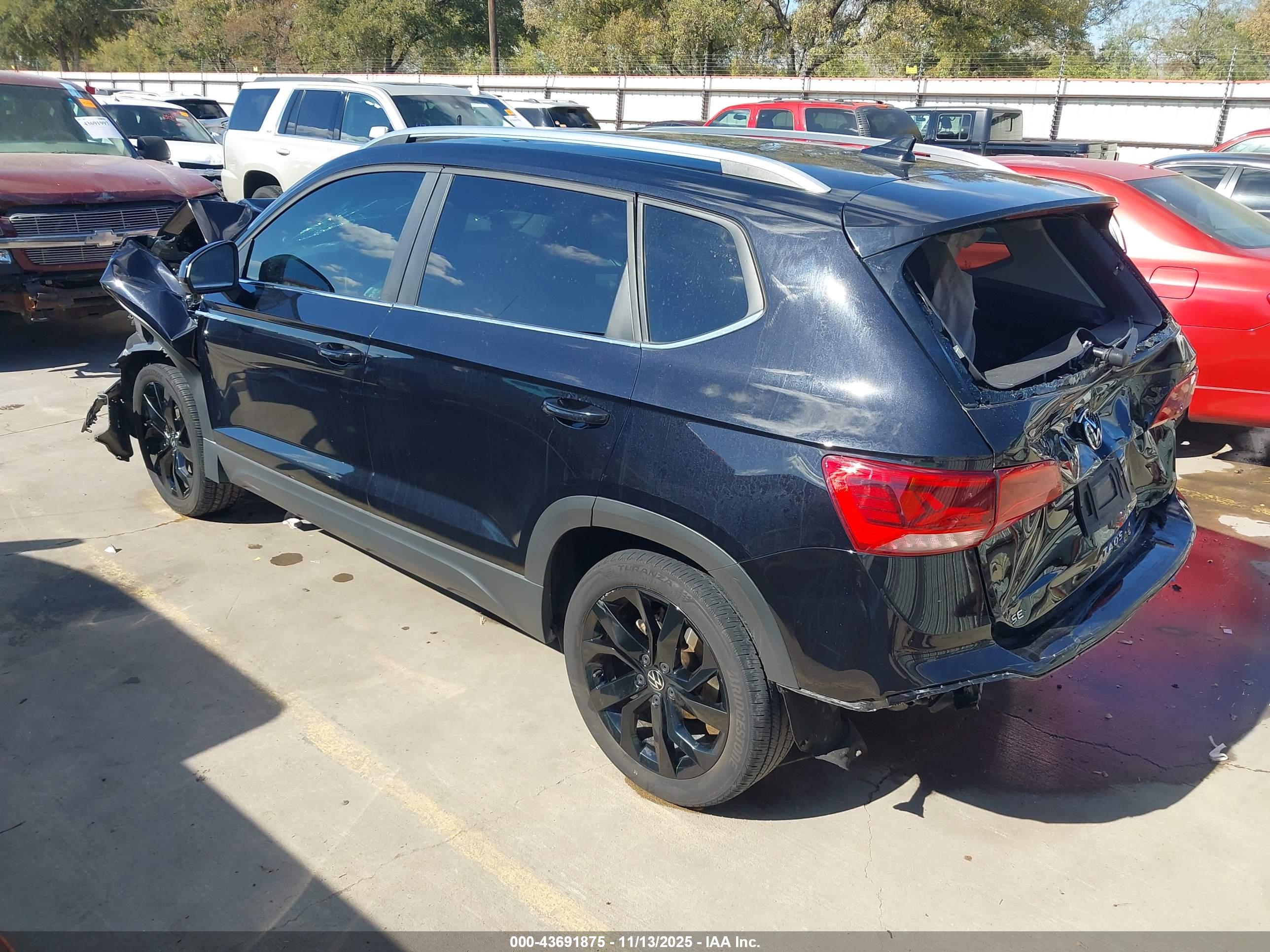 VOLKSWAGEN TAOS image 3
