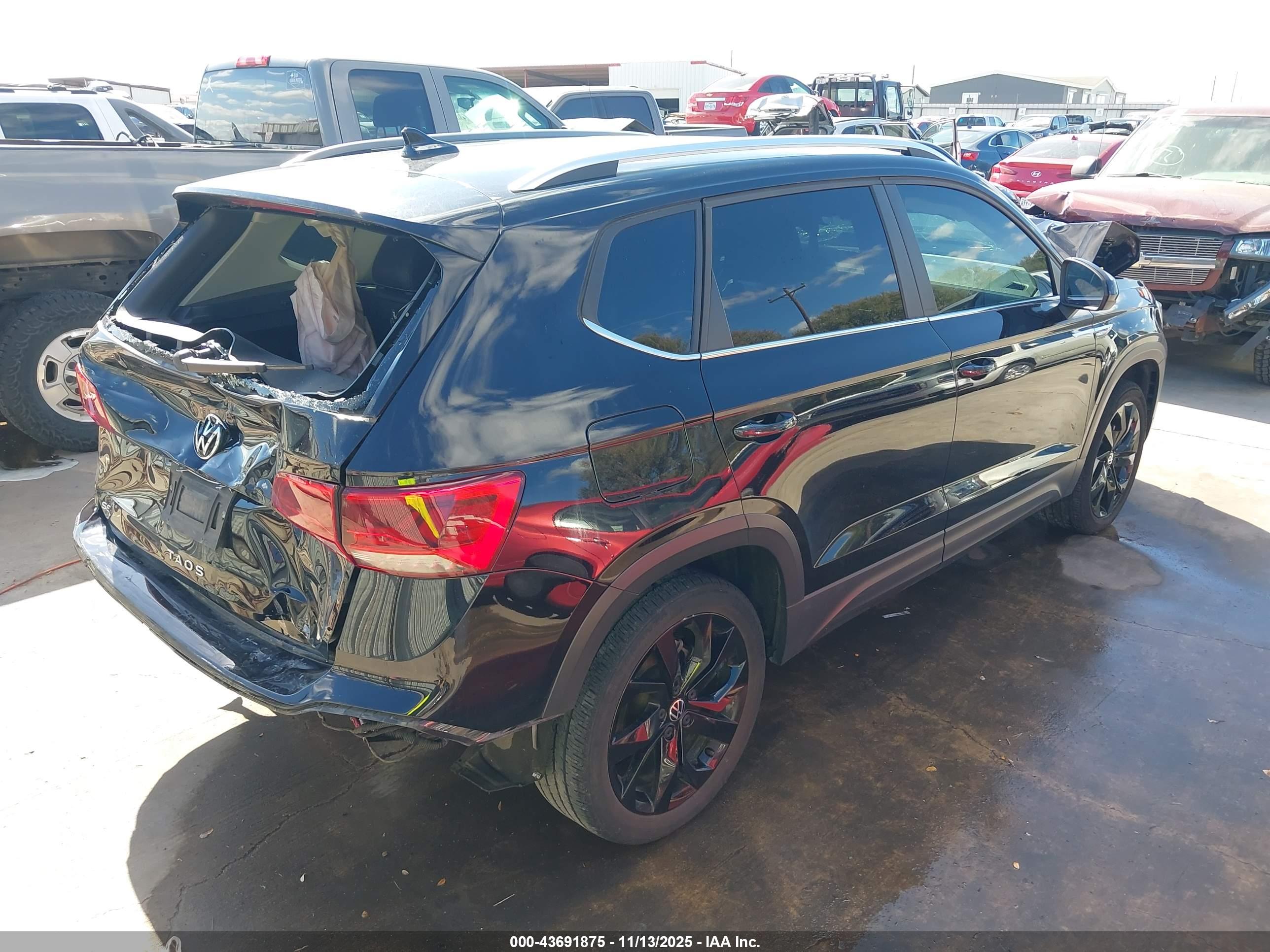 VOLKSWAGEN TAOS image 4