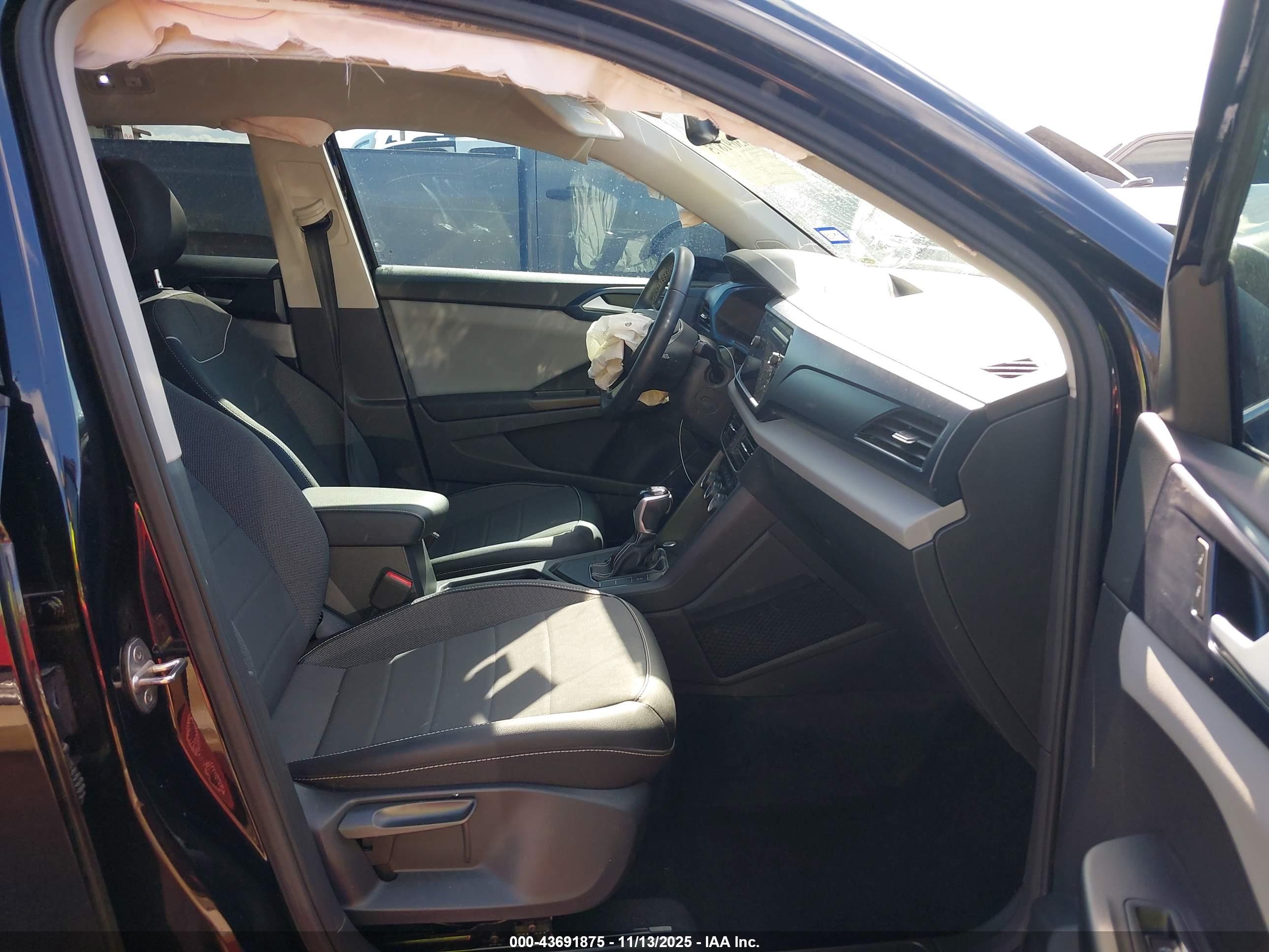 VOLKSWAGEN TAOS image 5