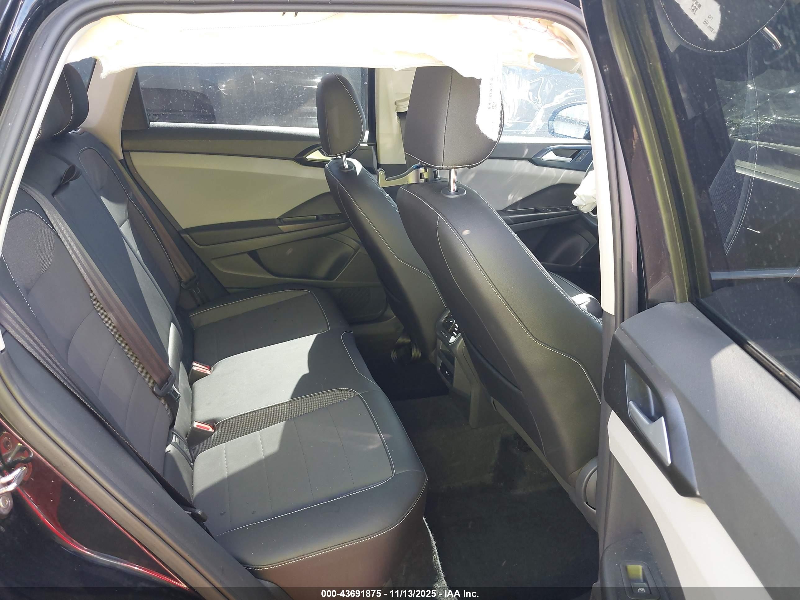 VOLKSWAGEN TAOS image 8