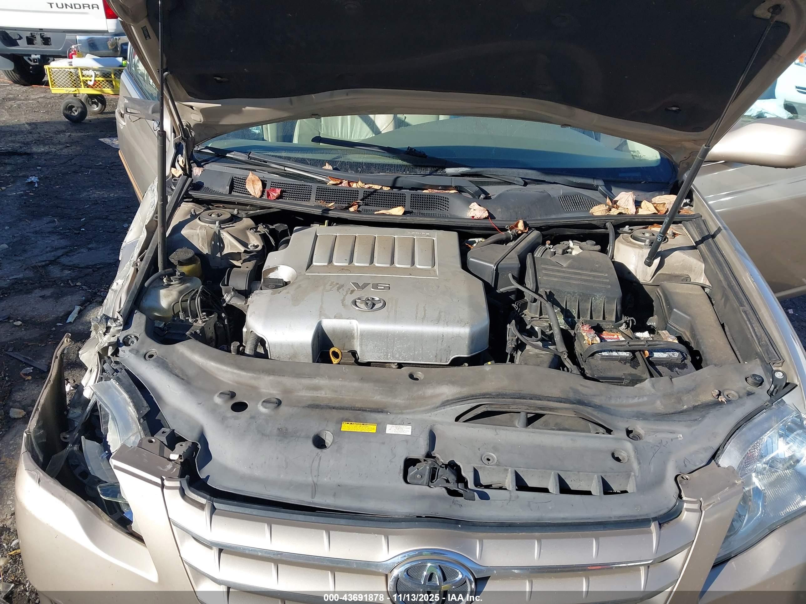 TOYOTA AVALON image 10