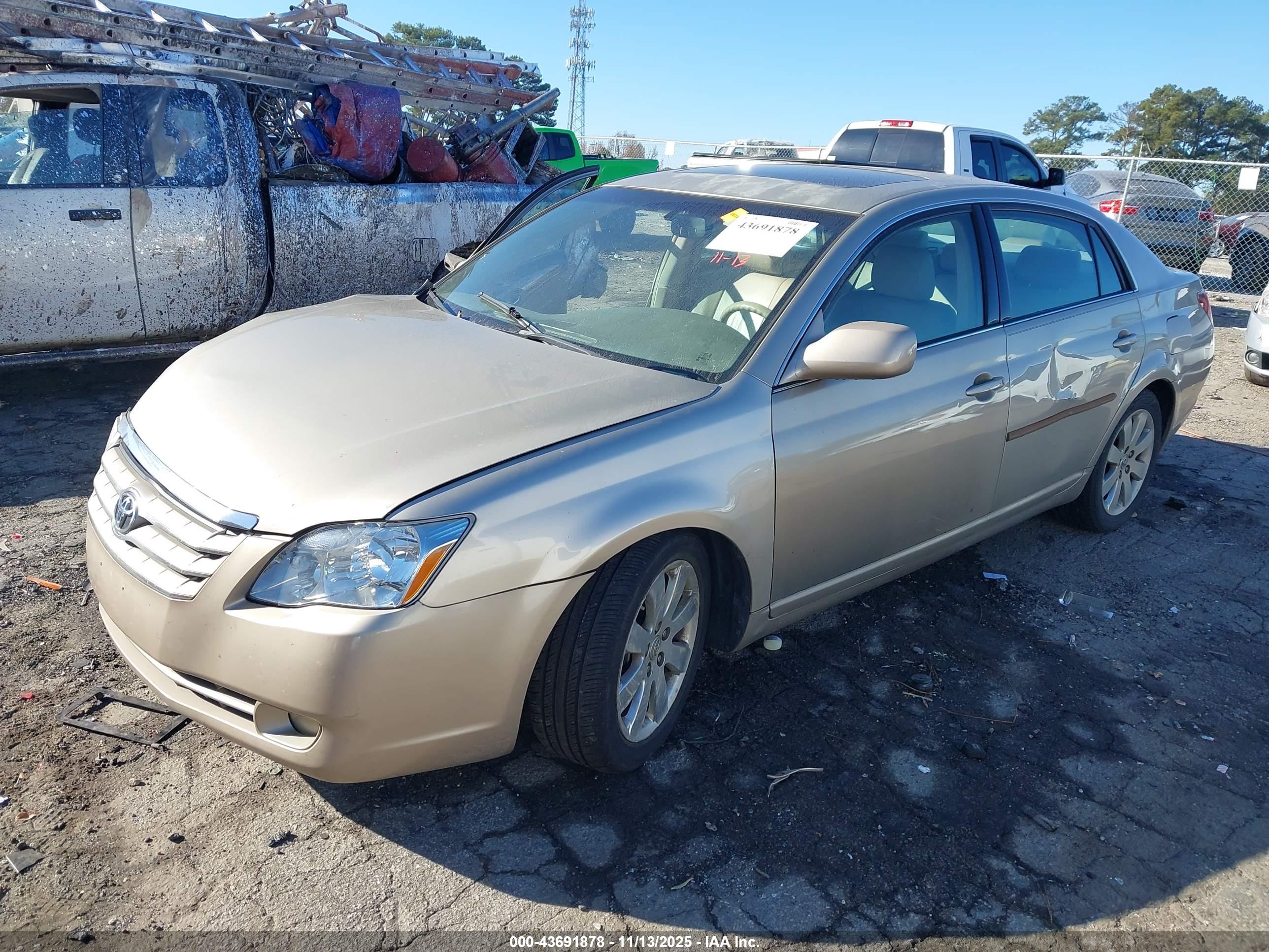 TOYOTA AVALON image 2