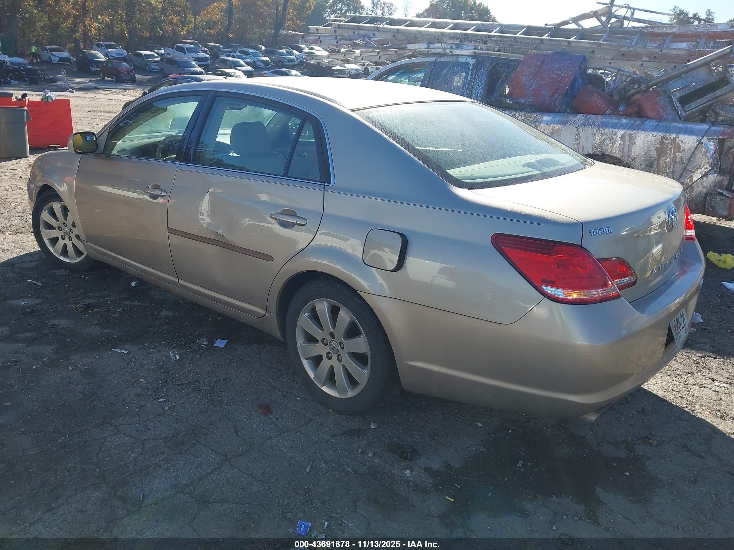 TOYOTA AVALON image 3