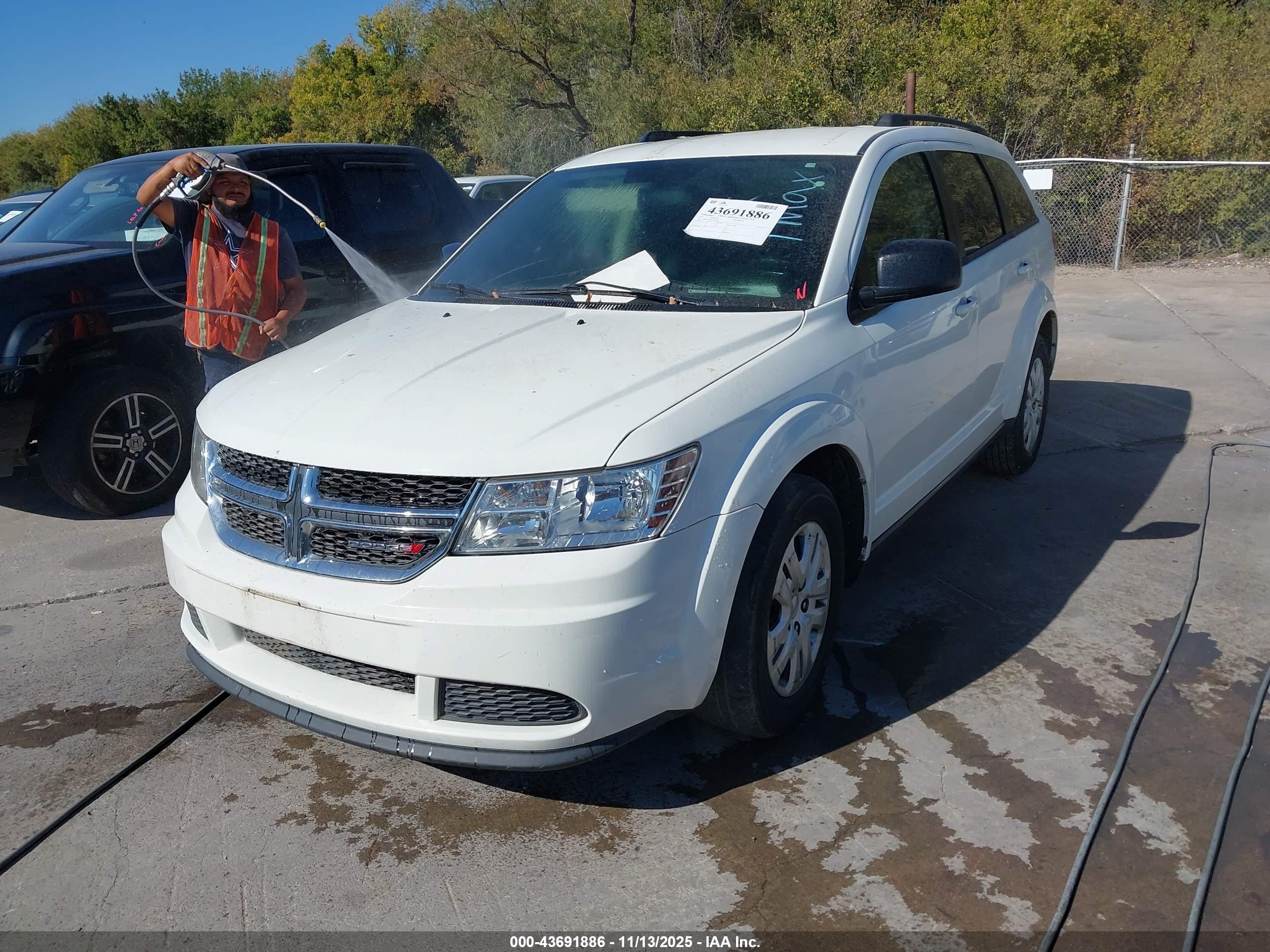 DODGE JOURNEY image 2