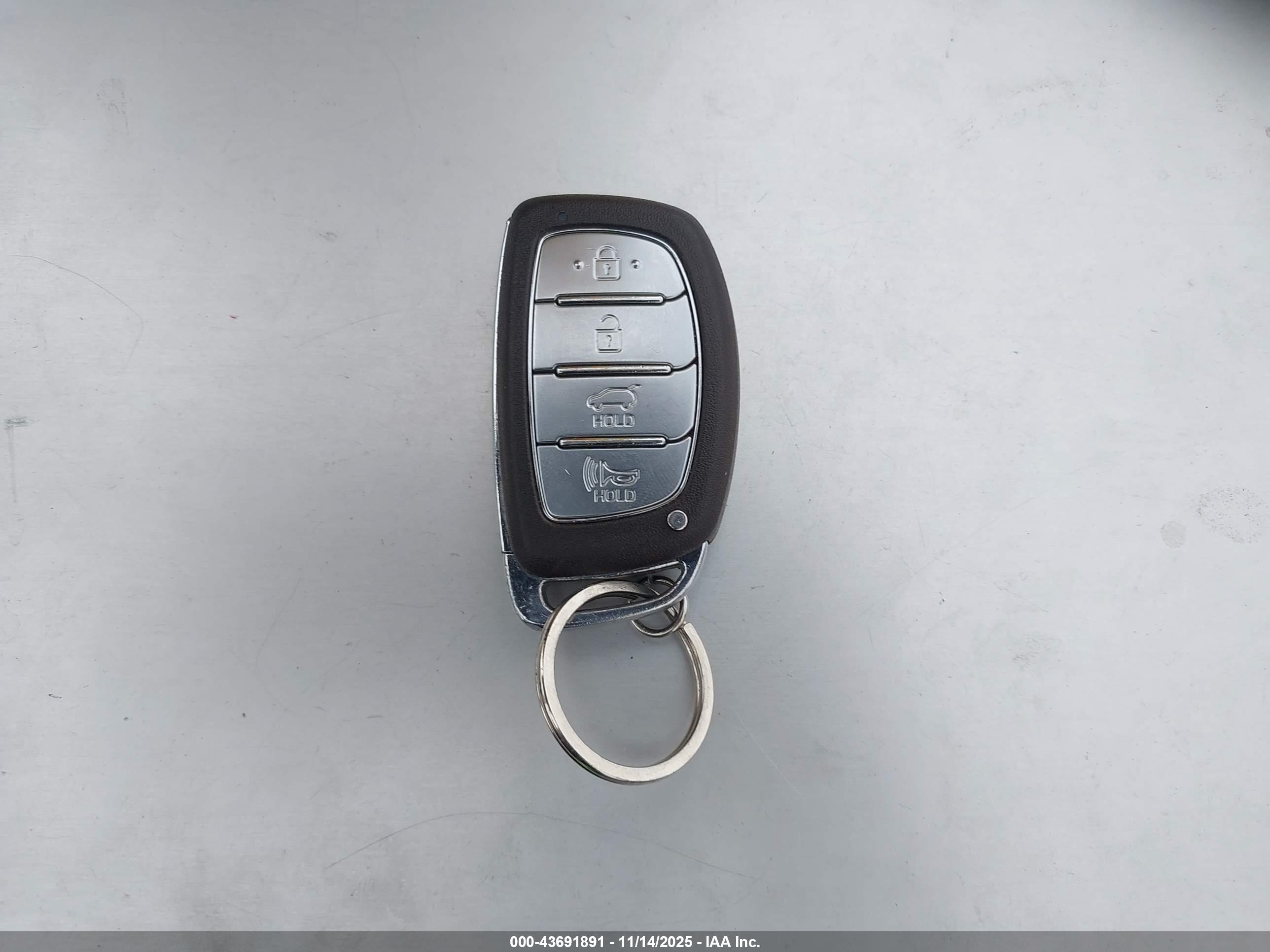 HYUNDAI TUCSON image 11