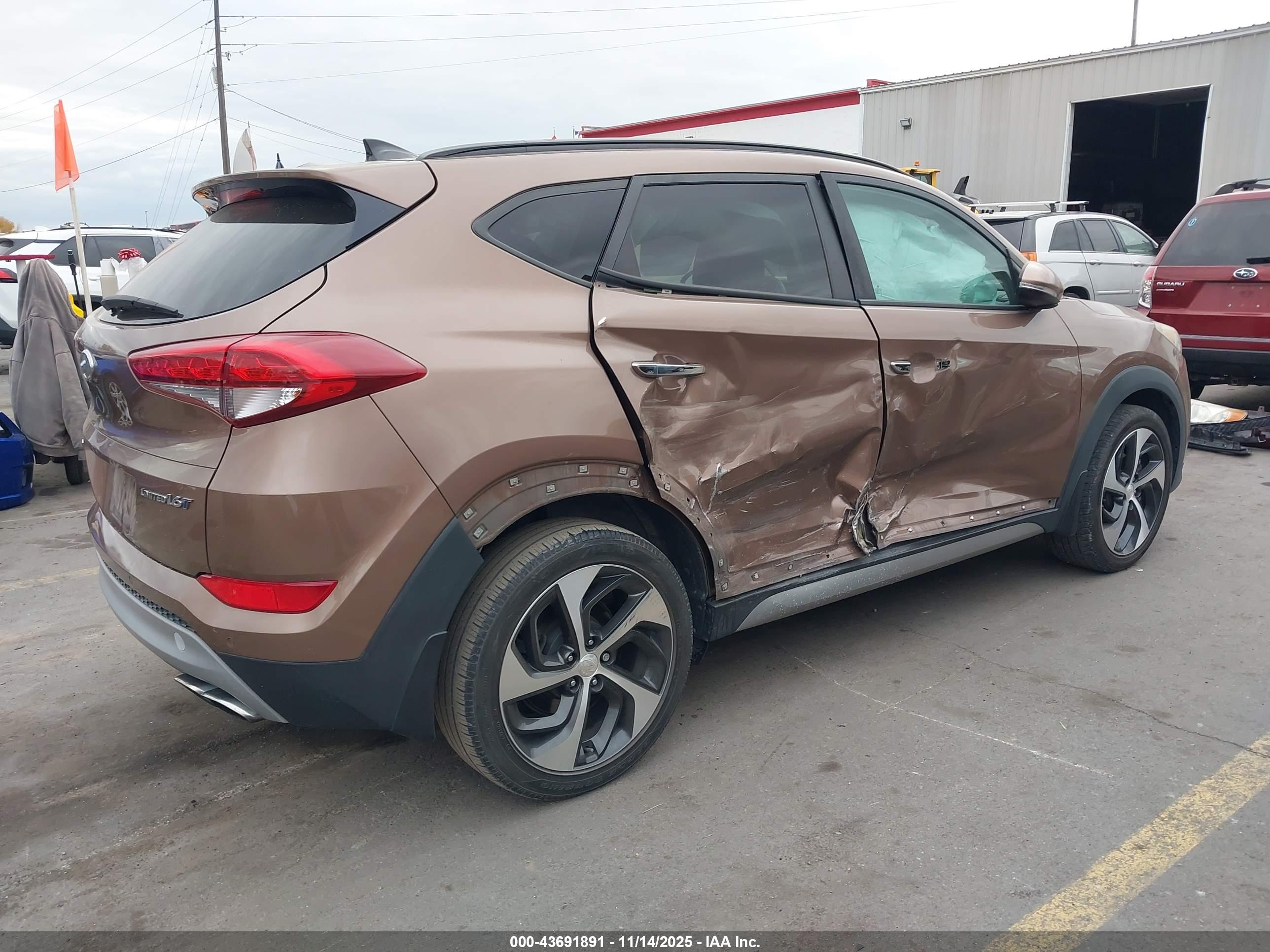 HYUNDAI TUCSON image 4