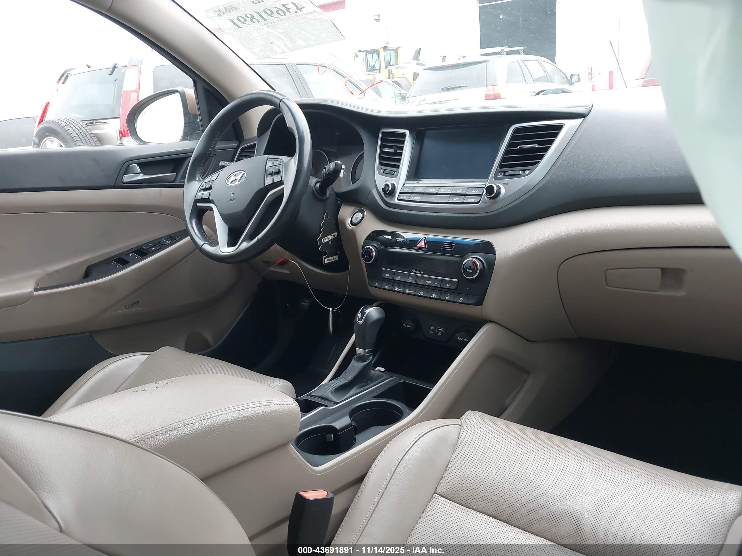 HYUNDAI TUCSON image 5