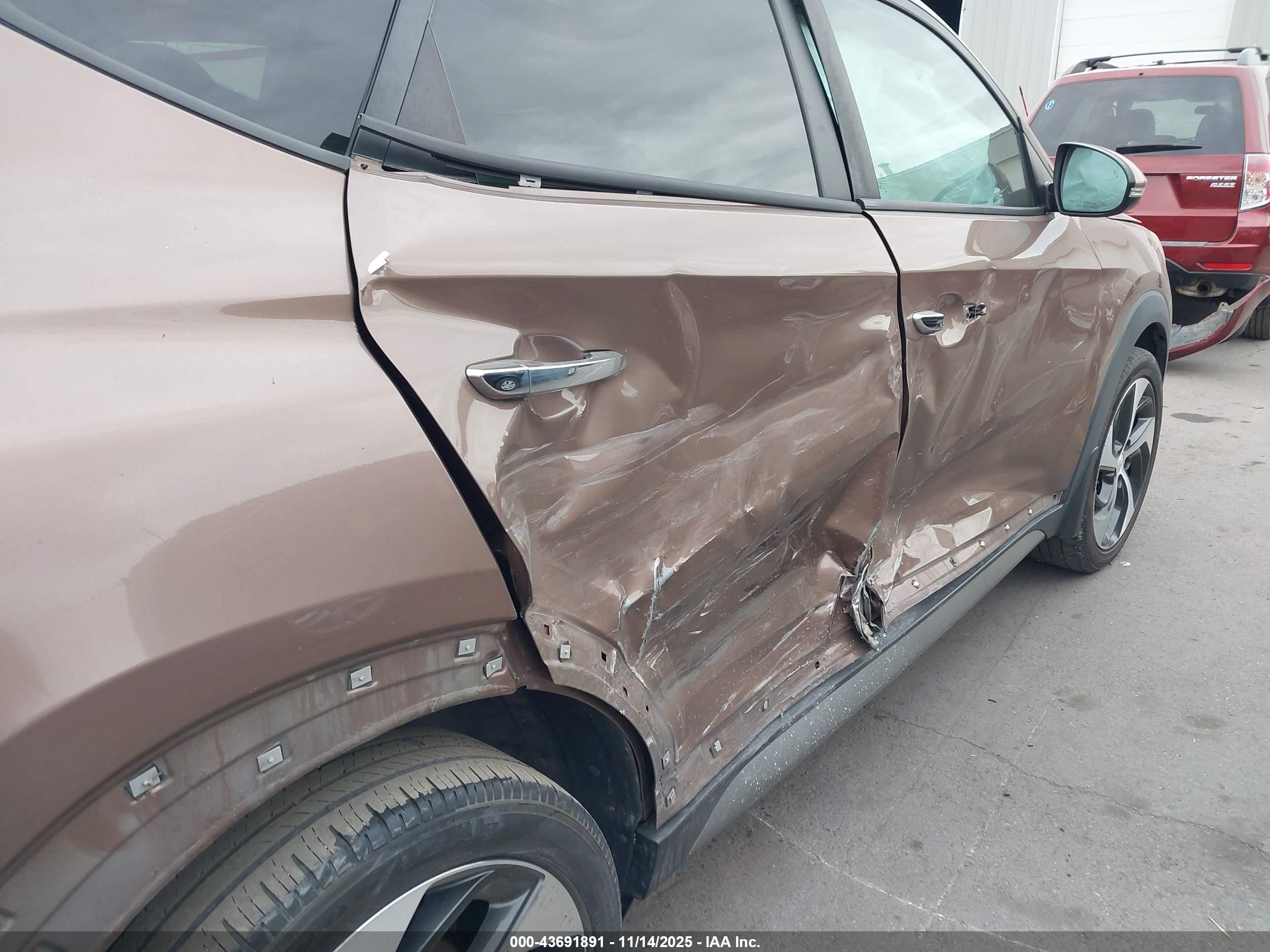 HYUNDAI TUCSON image 6