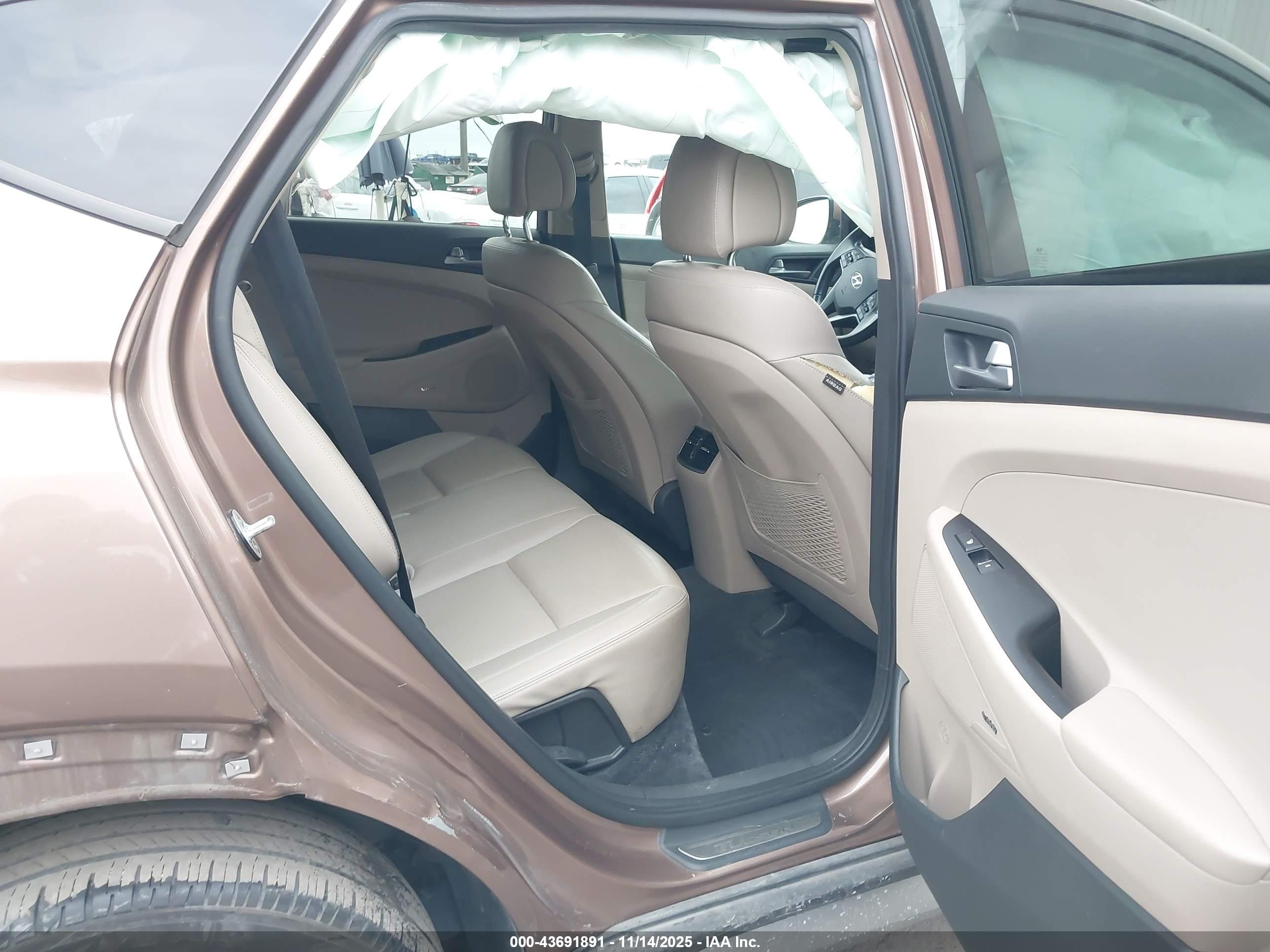 HYUNDAI TUCSON image 8