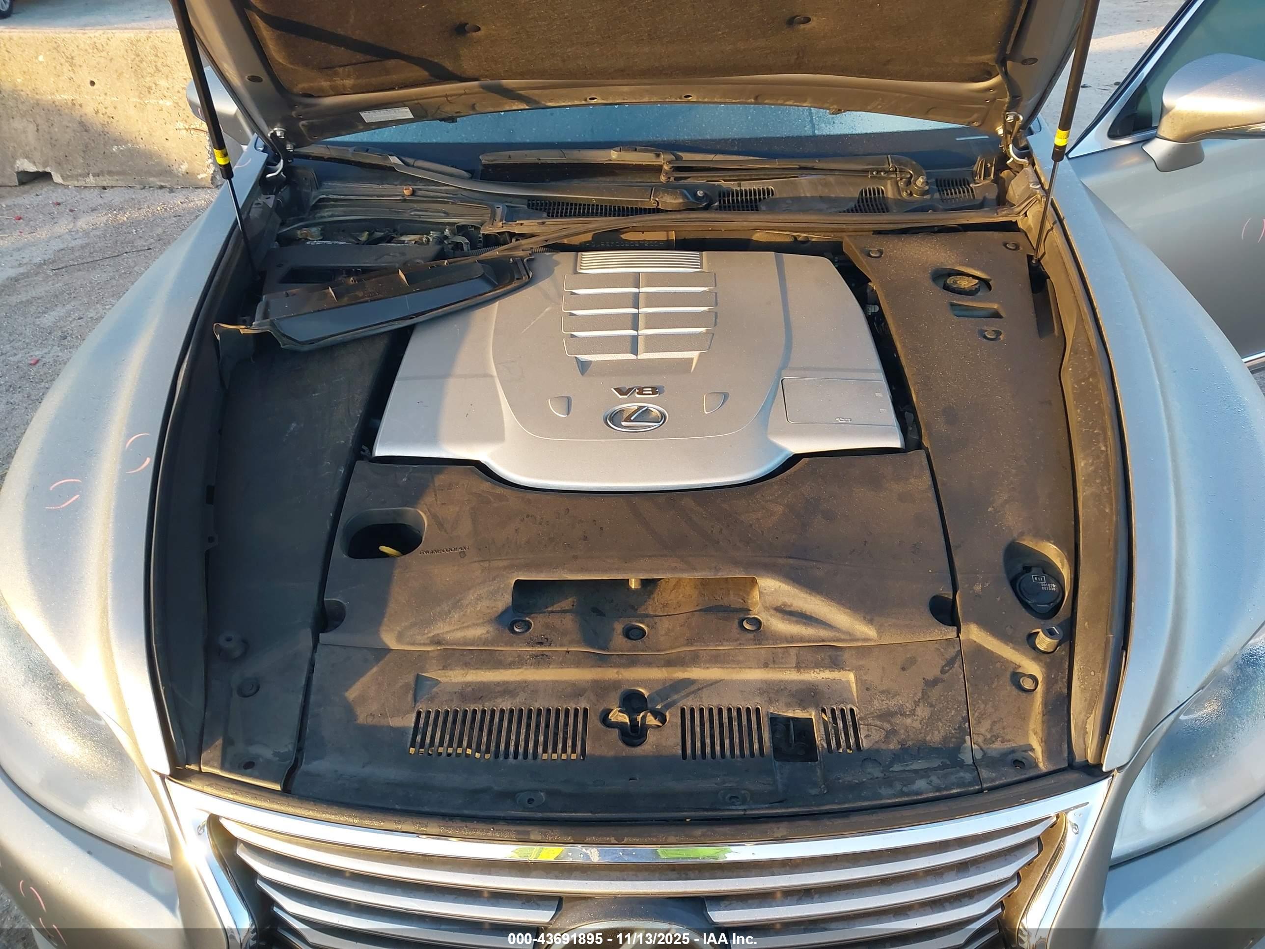LEXUS LS image 10
