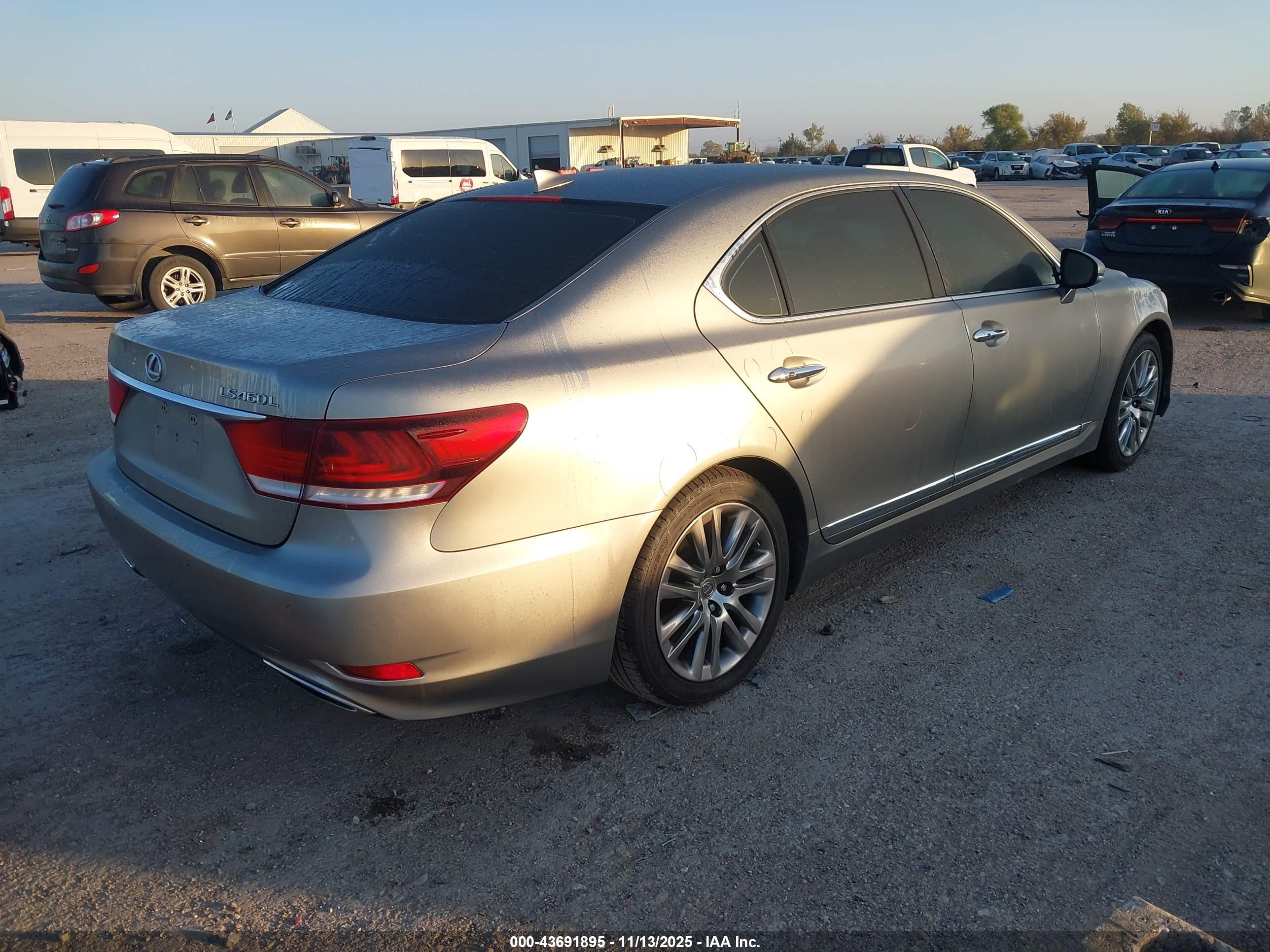 LEXUS LS image 4