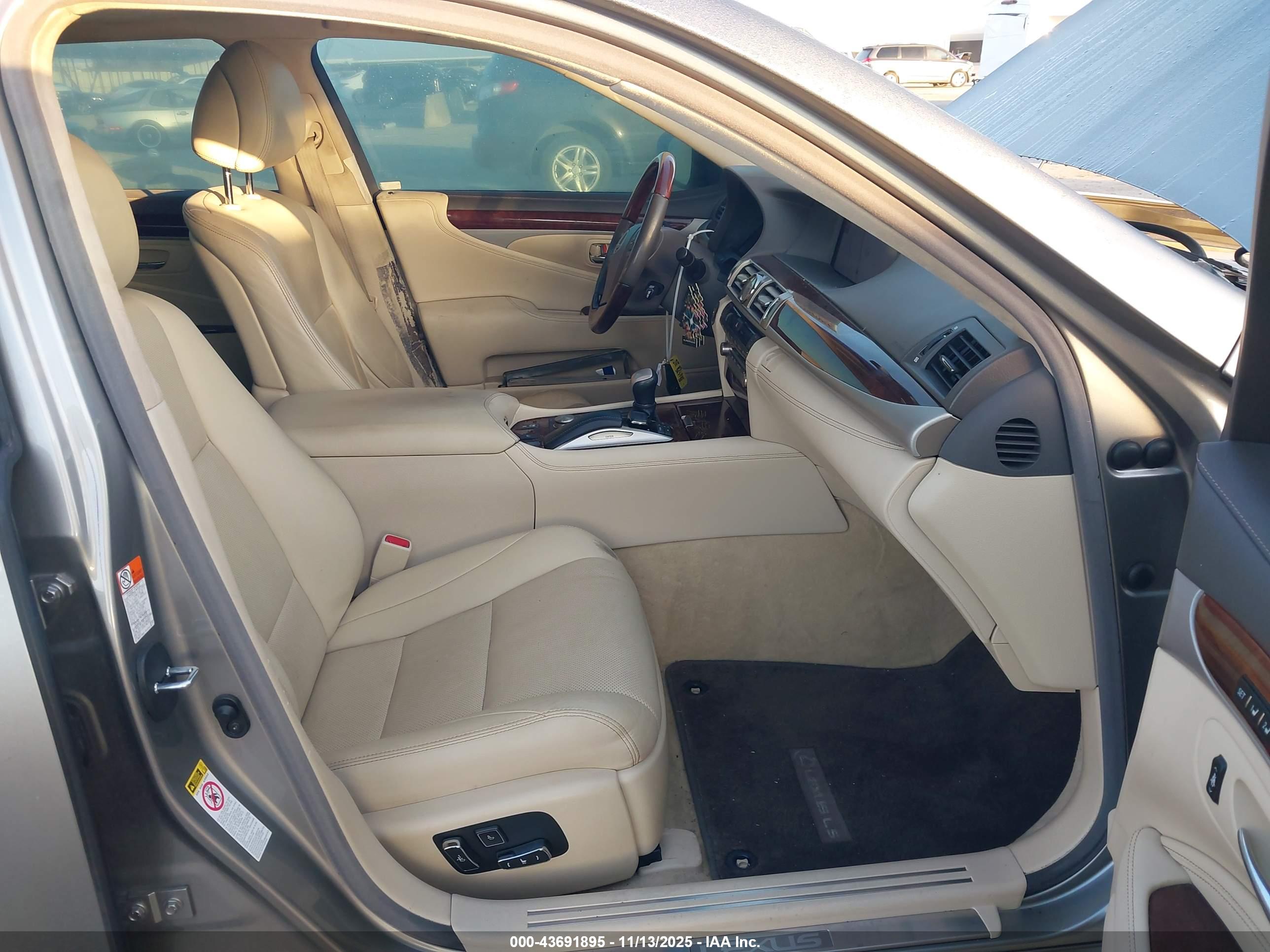LEXUS LS image 5