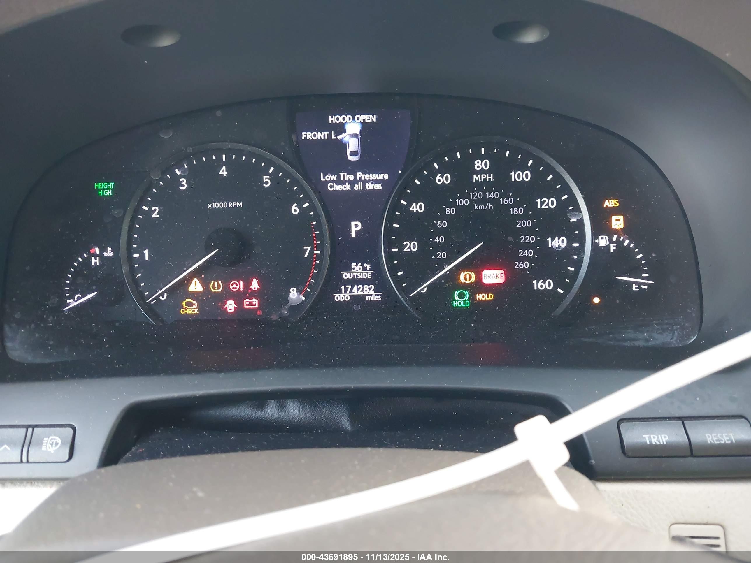 LEXUS LS image 7