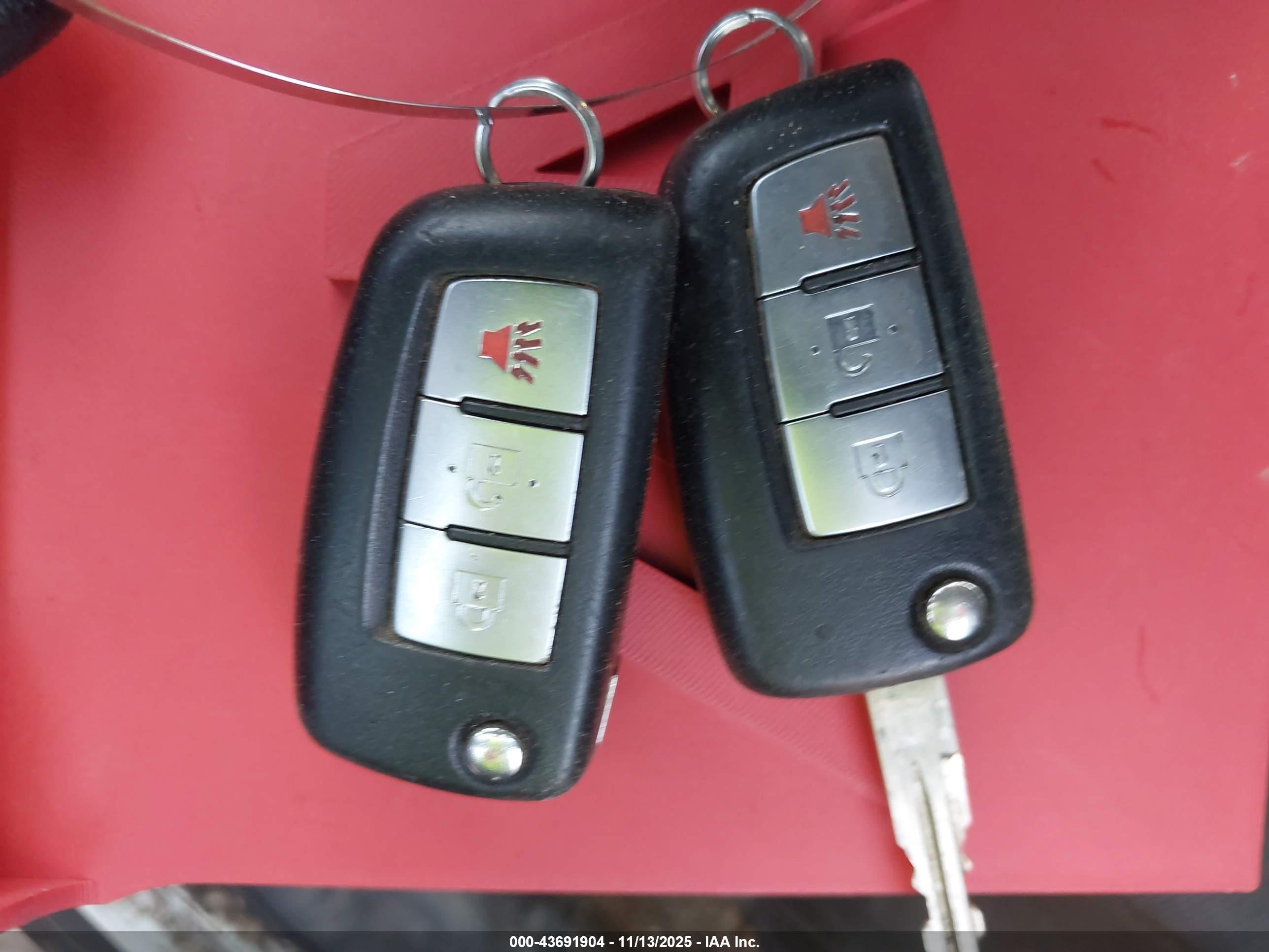 NISSAN ROGUE image 11
