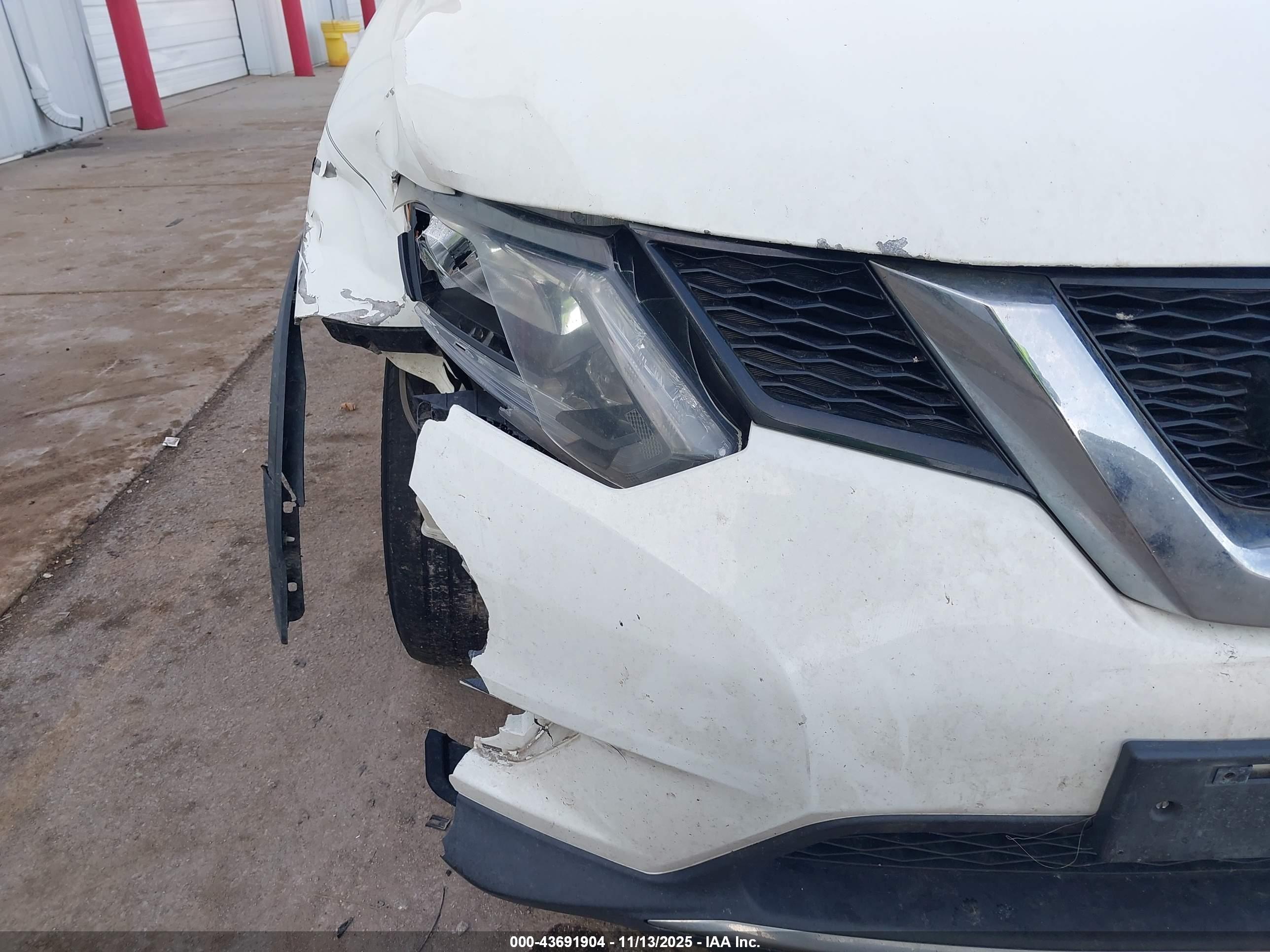 NISSAN ROGUE image 6