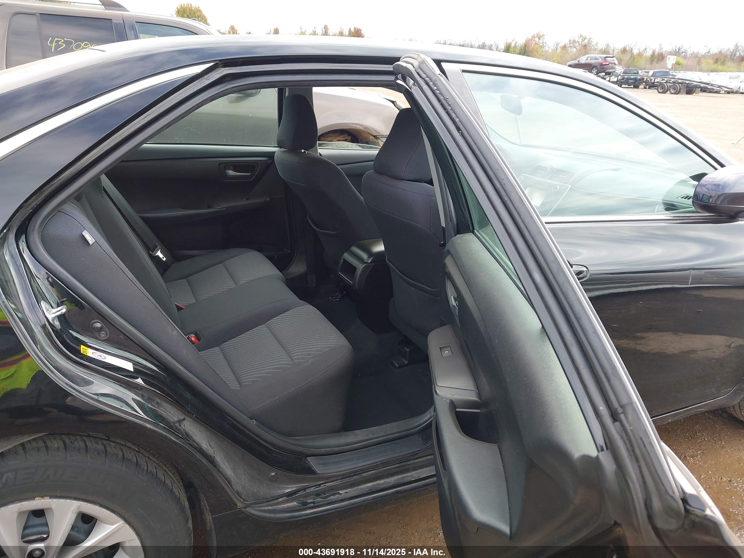 TOYOTA CAMRY image 8