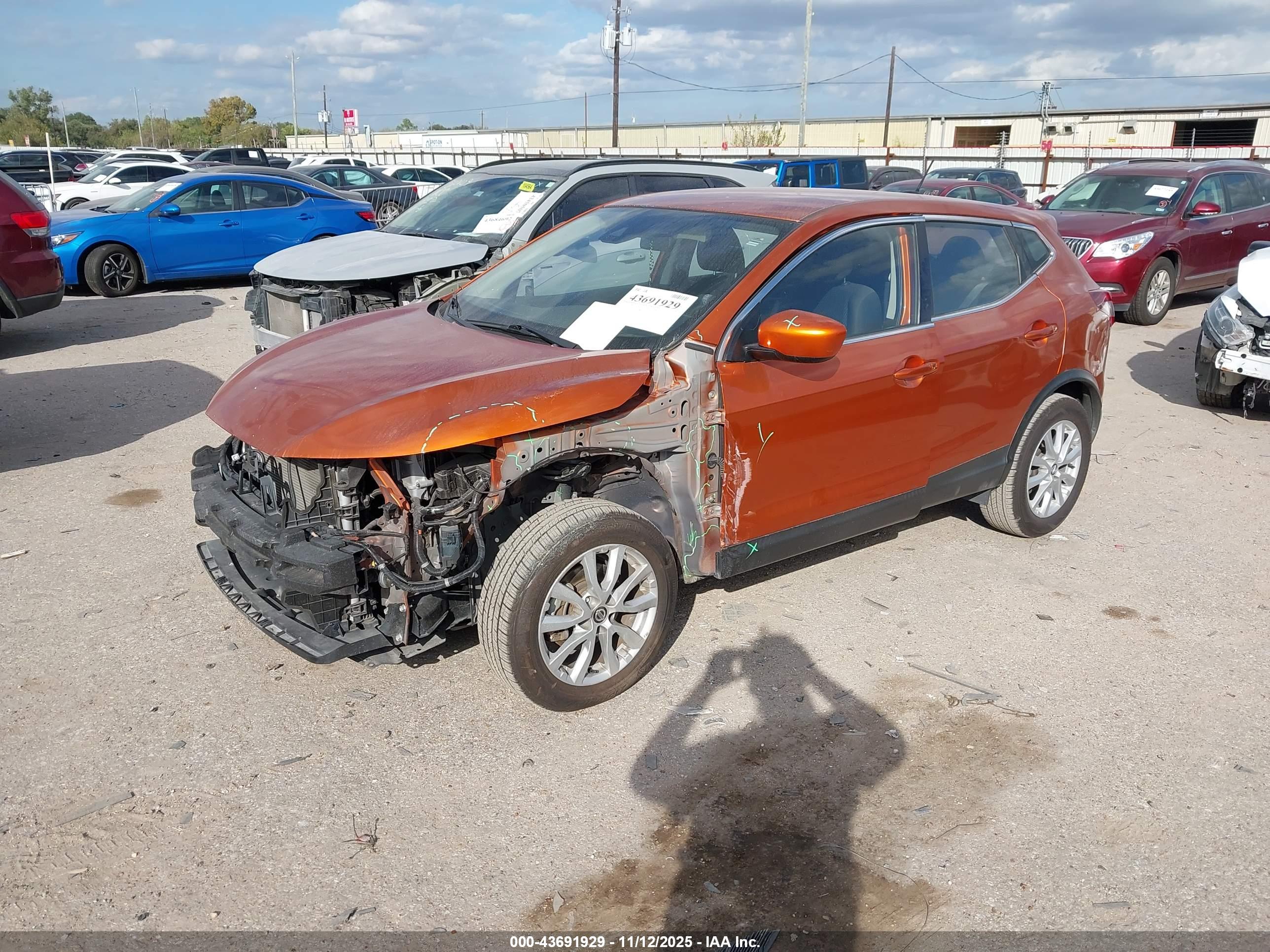 NISSAN ROGUE image 2