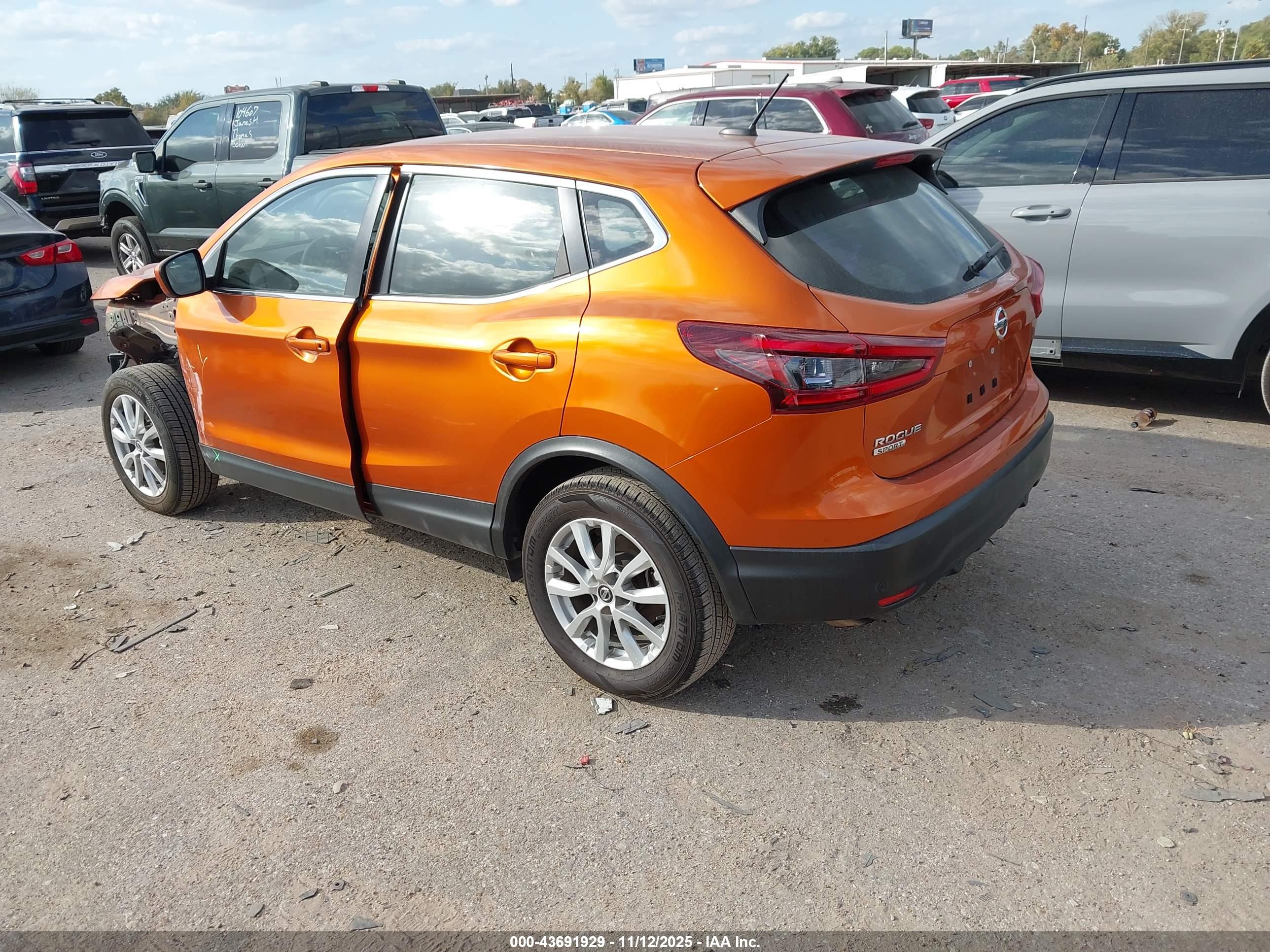 NISSAN ROGUE image 3