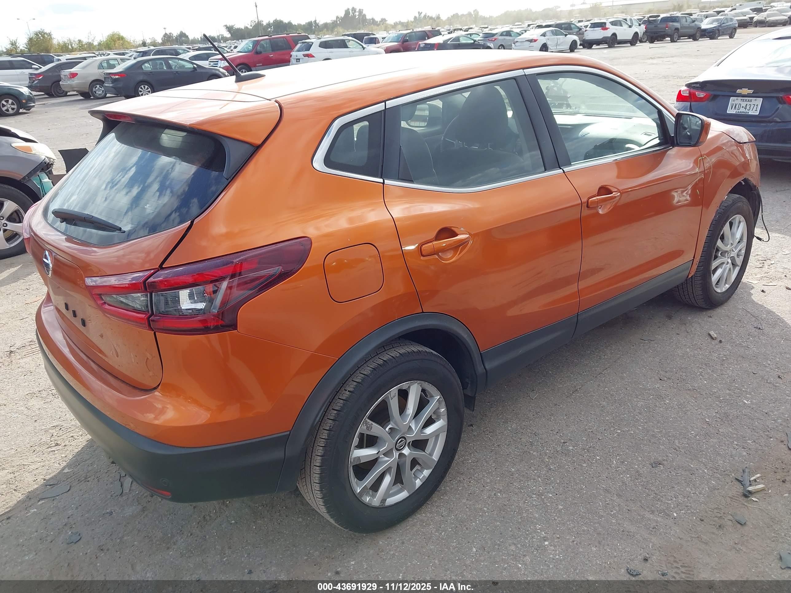 NISSAN ROGUE image 4