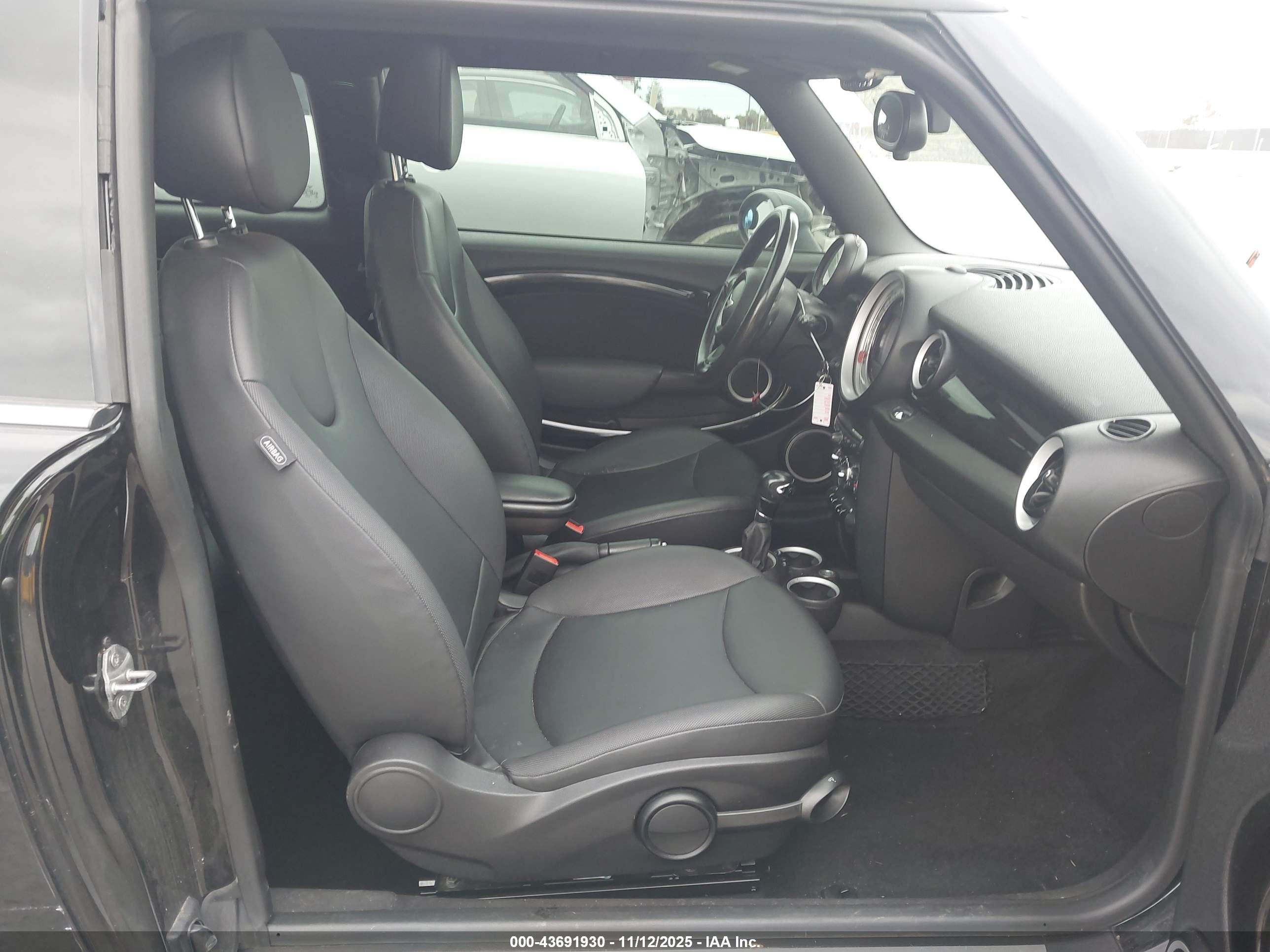 MINI COOPER image 5