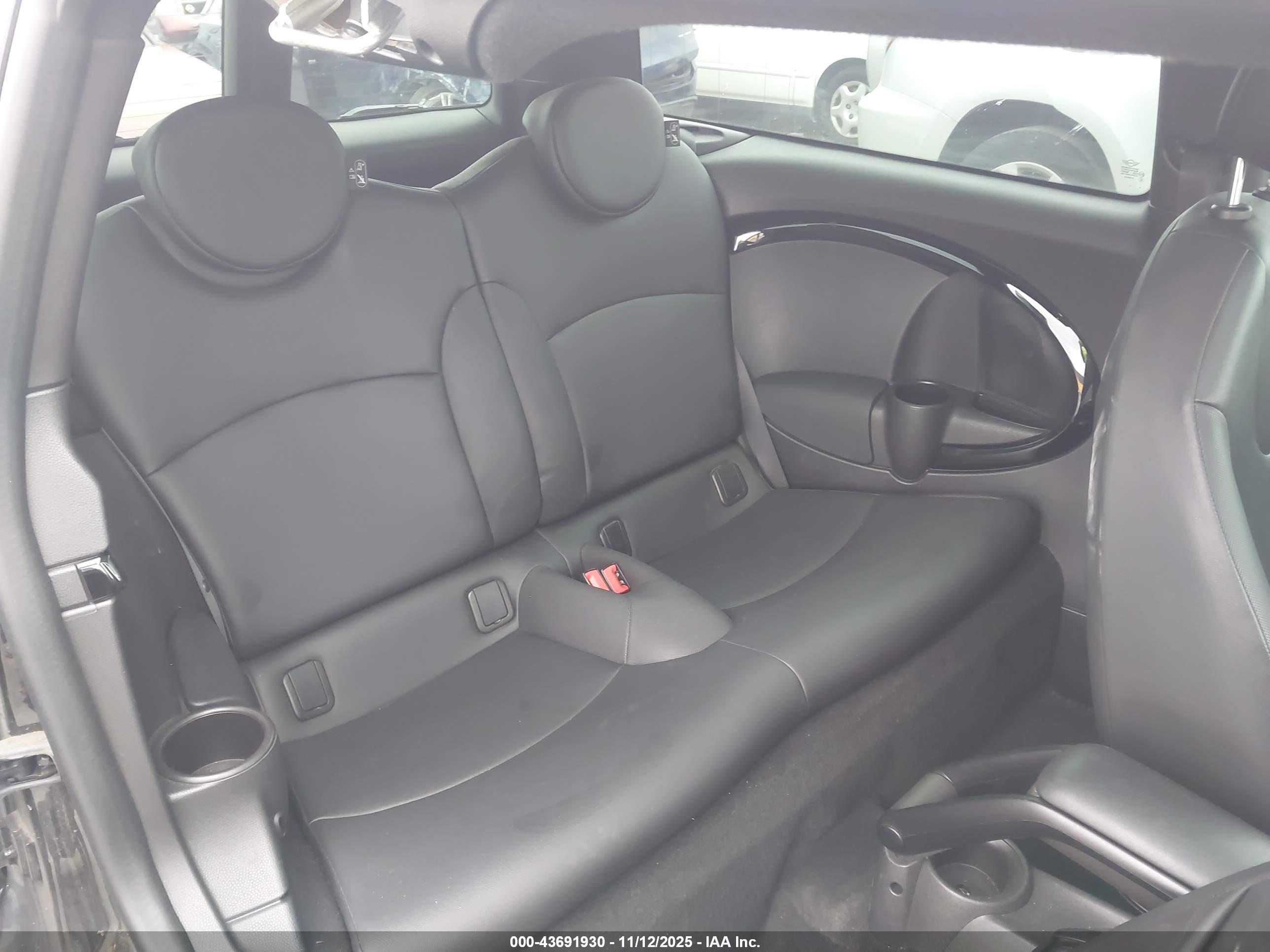 MINI COOPER image 8