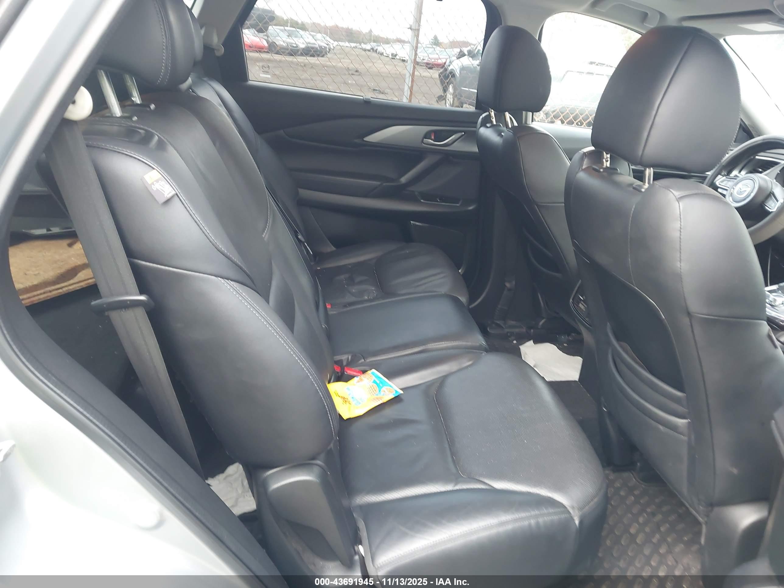 MAZDA CX-9 image 8