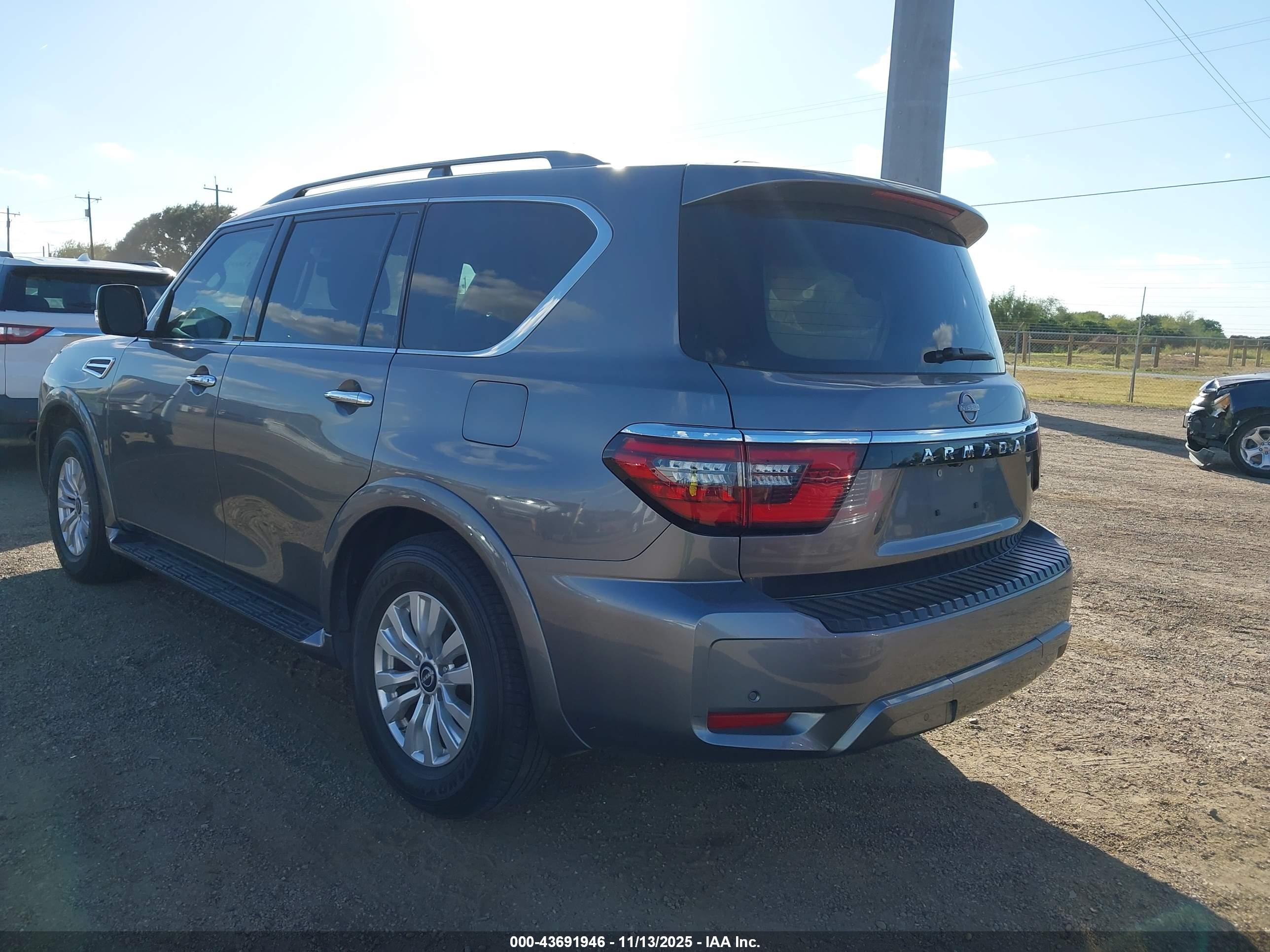NISSAN ARMADA image 3