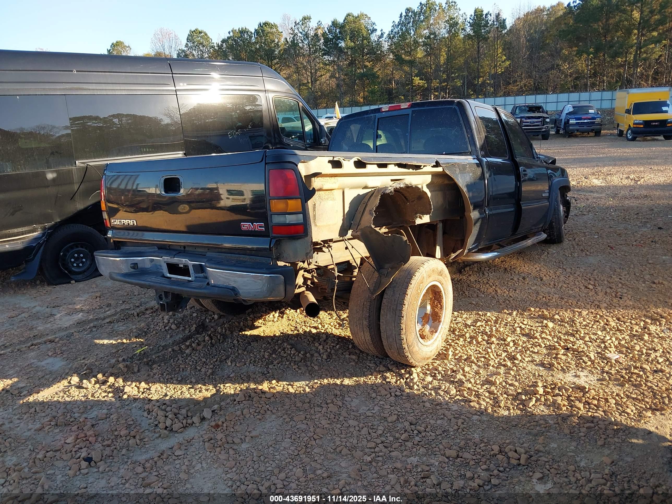 GMC SIERRA image 4
