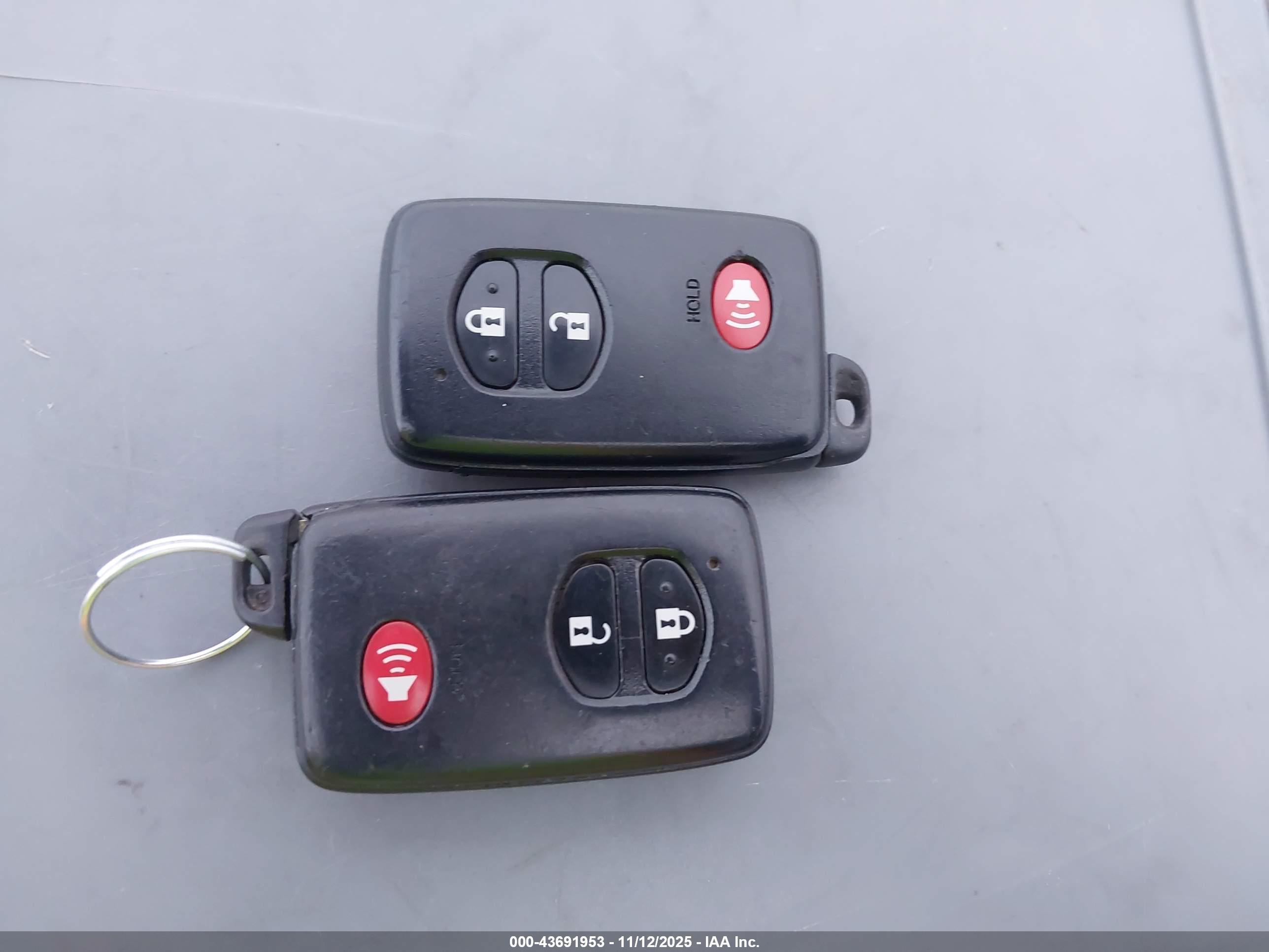 TOYOTA PRIUS image 11