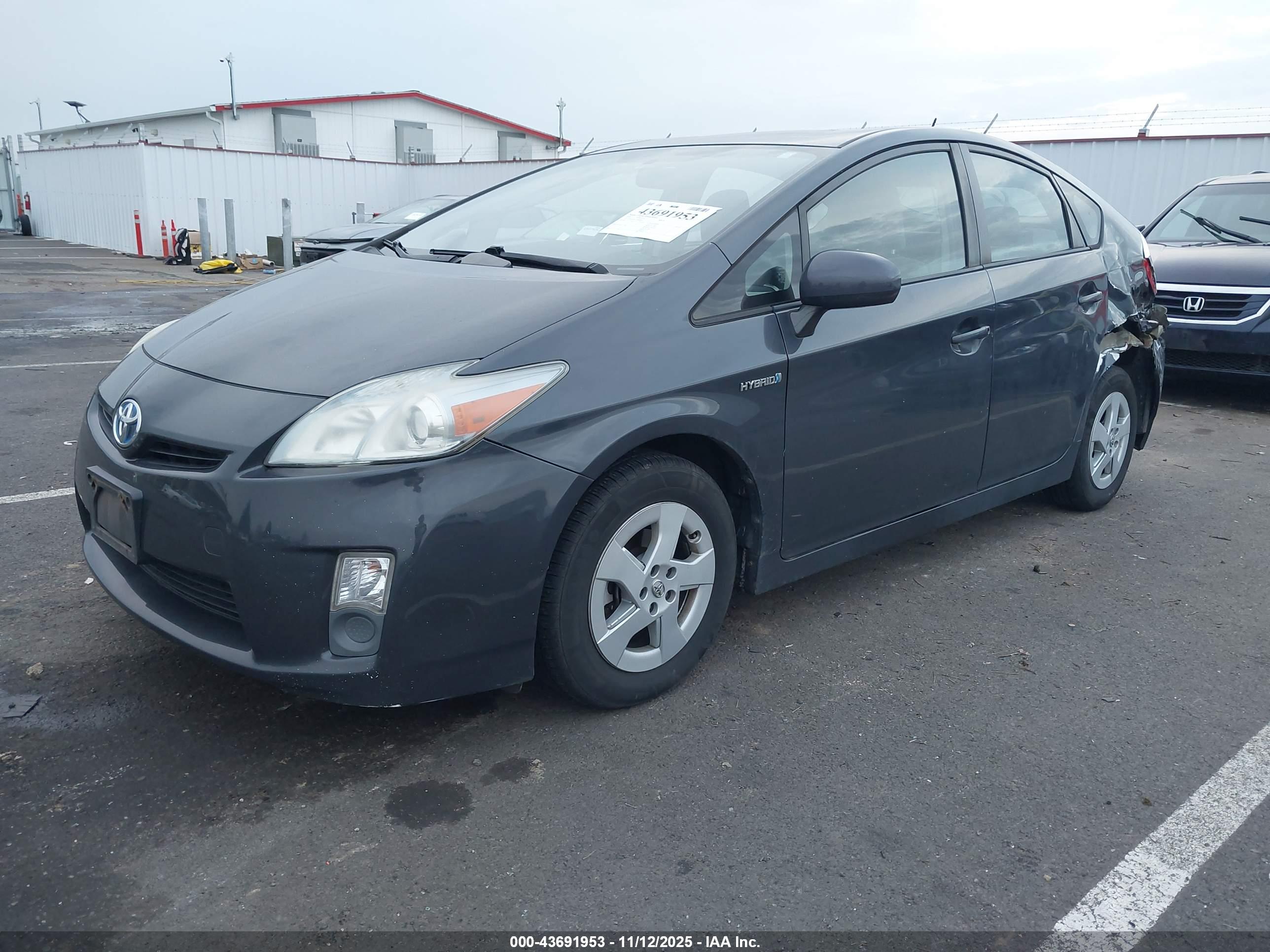 TOYOTA PRIUS image 2
