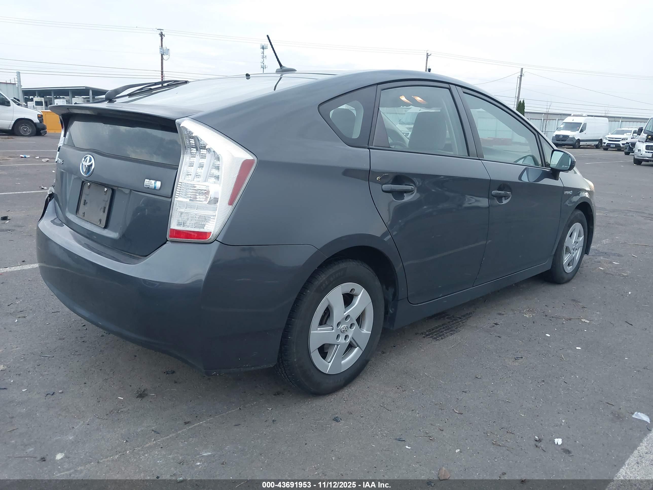 TOYOTA PRIUS image 4