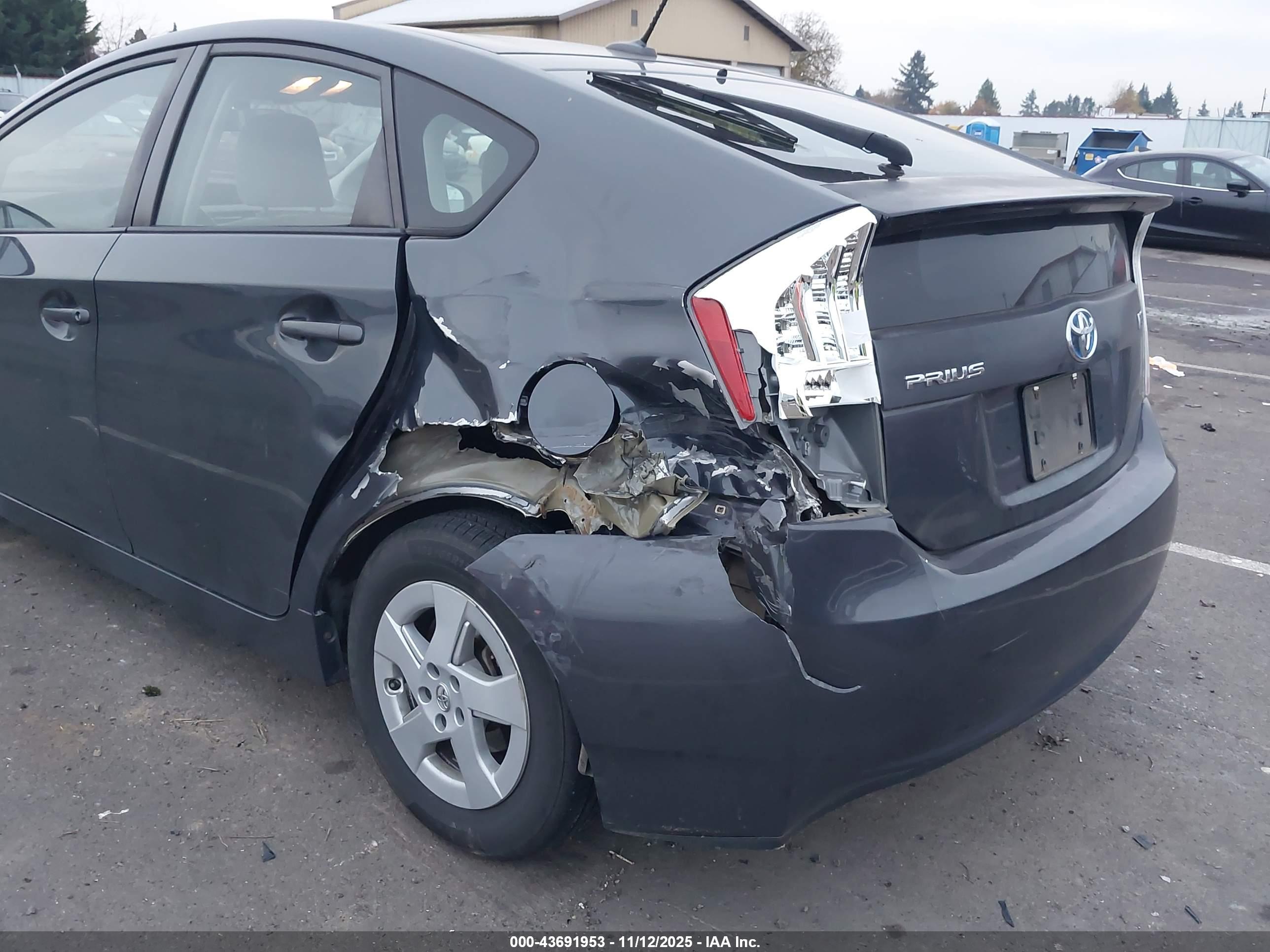 TOYOTA PRIUS image 6