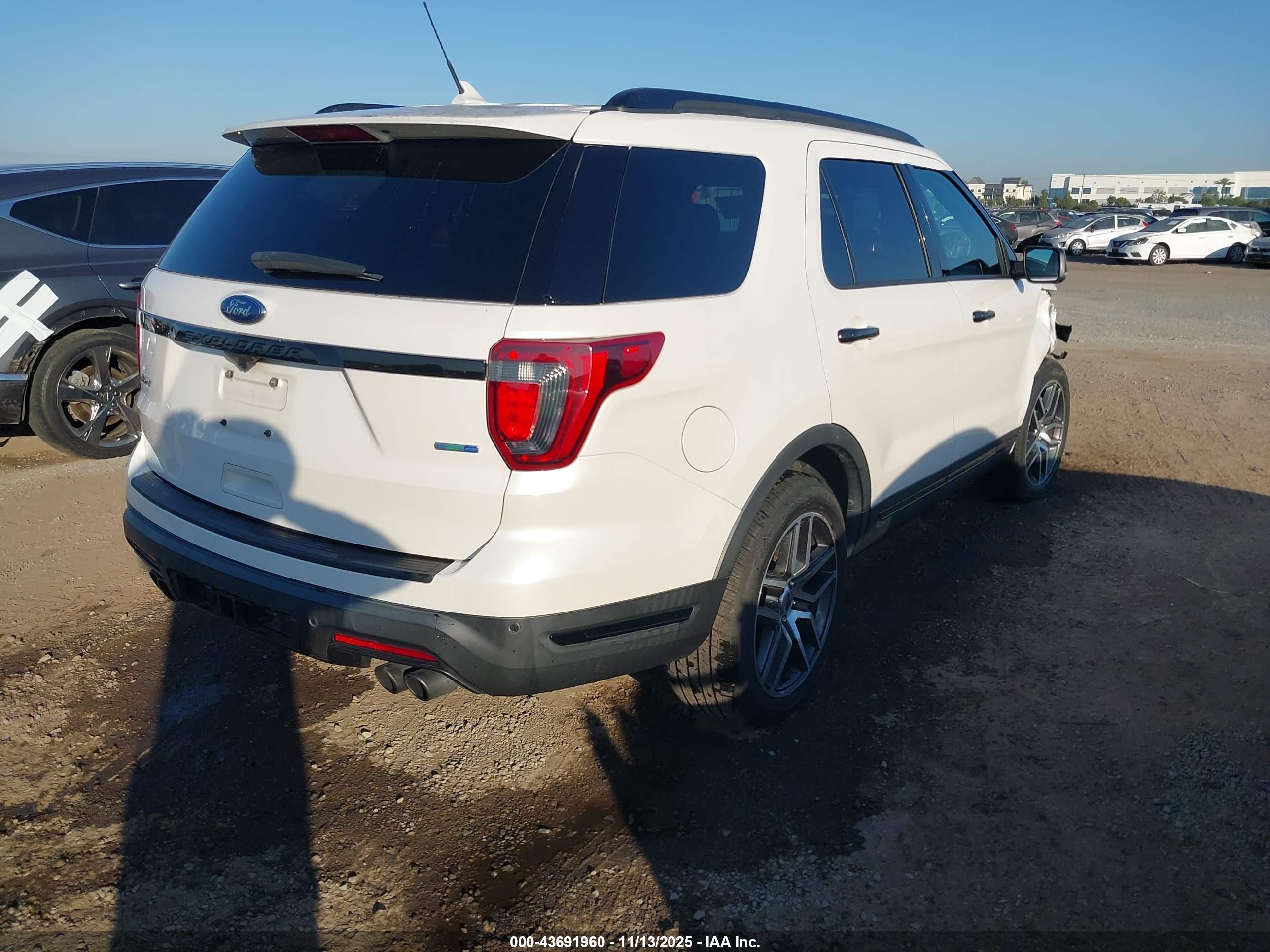 FORD EXPLORER image 4