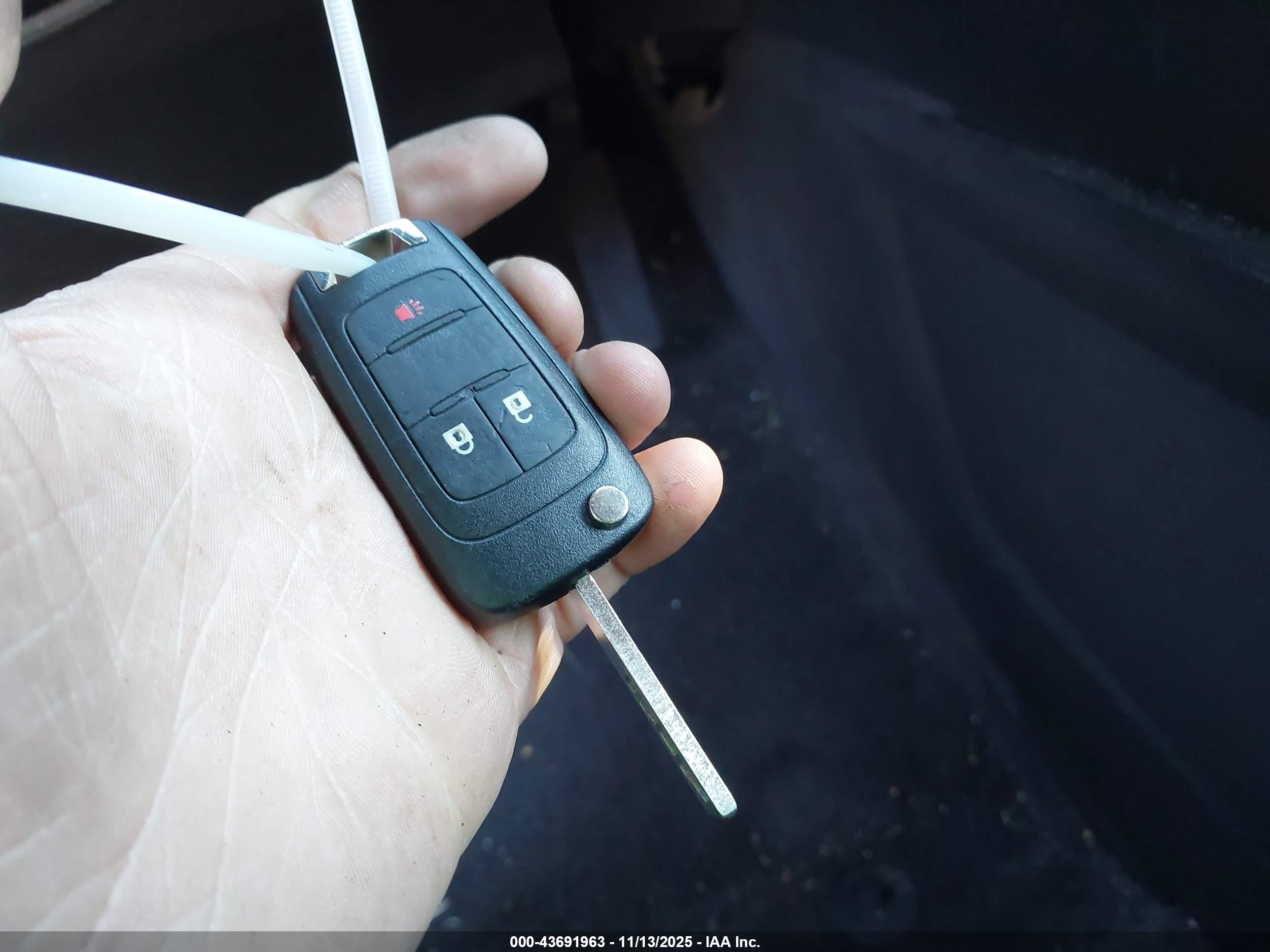 CHEVROLET EQUINOX image 11