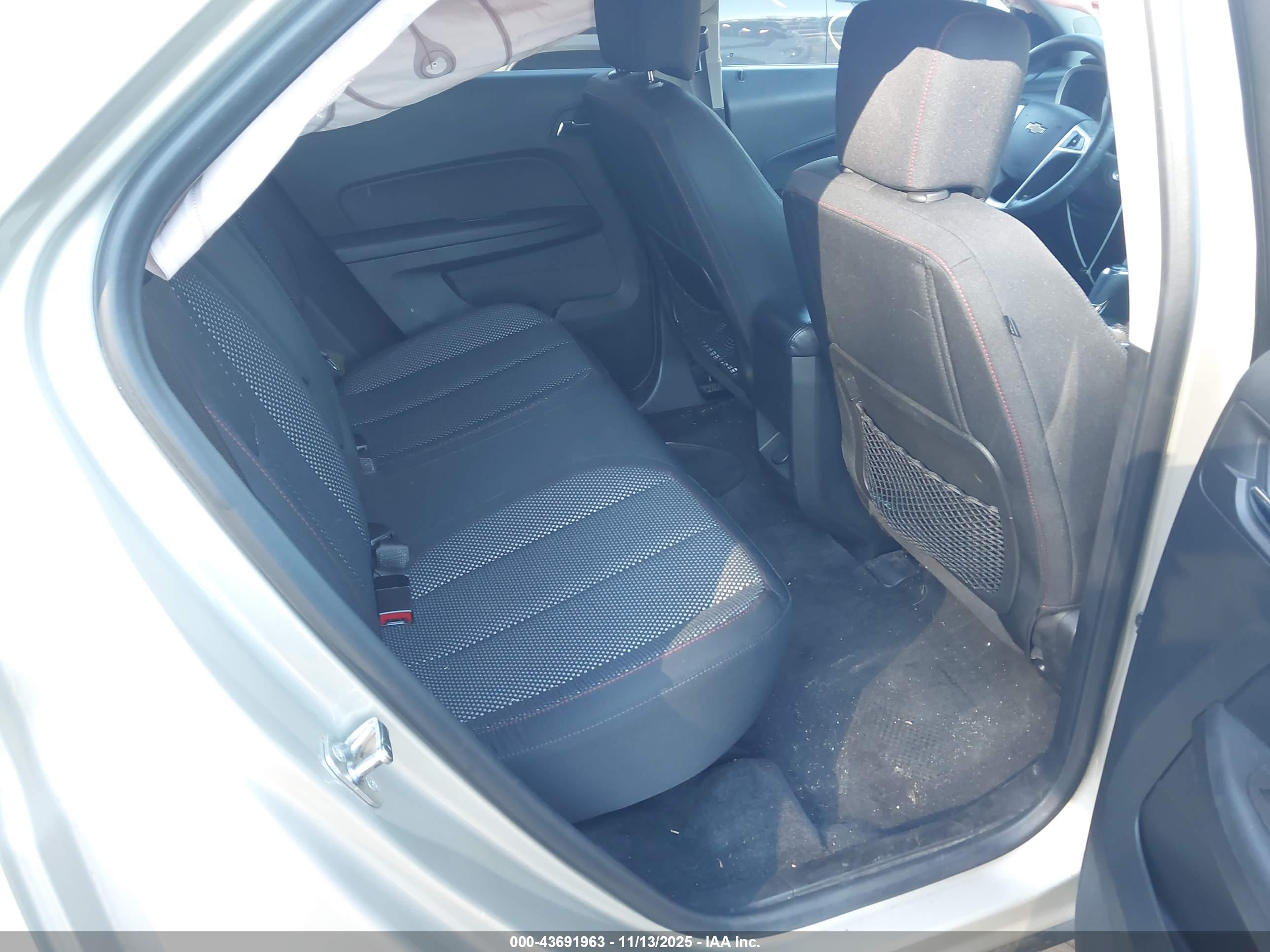 CHEVROLET EQUINOX image 8